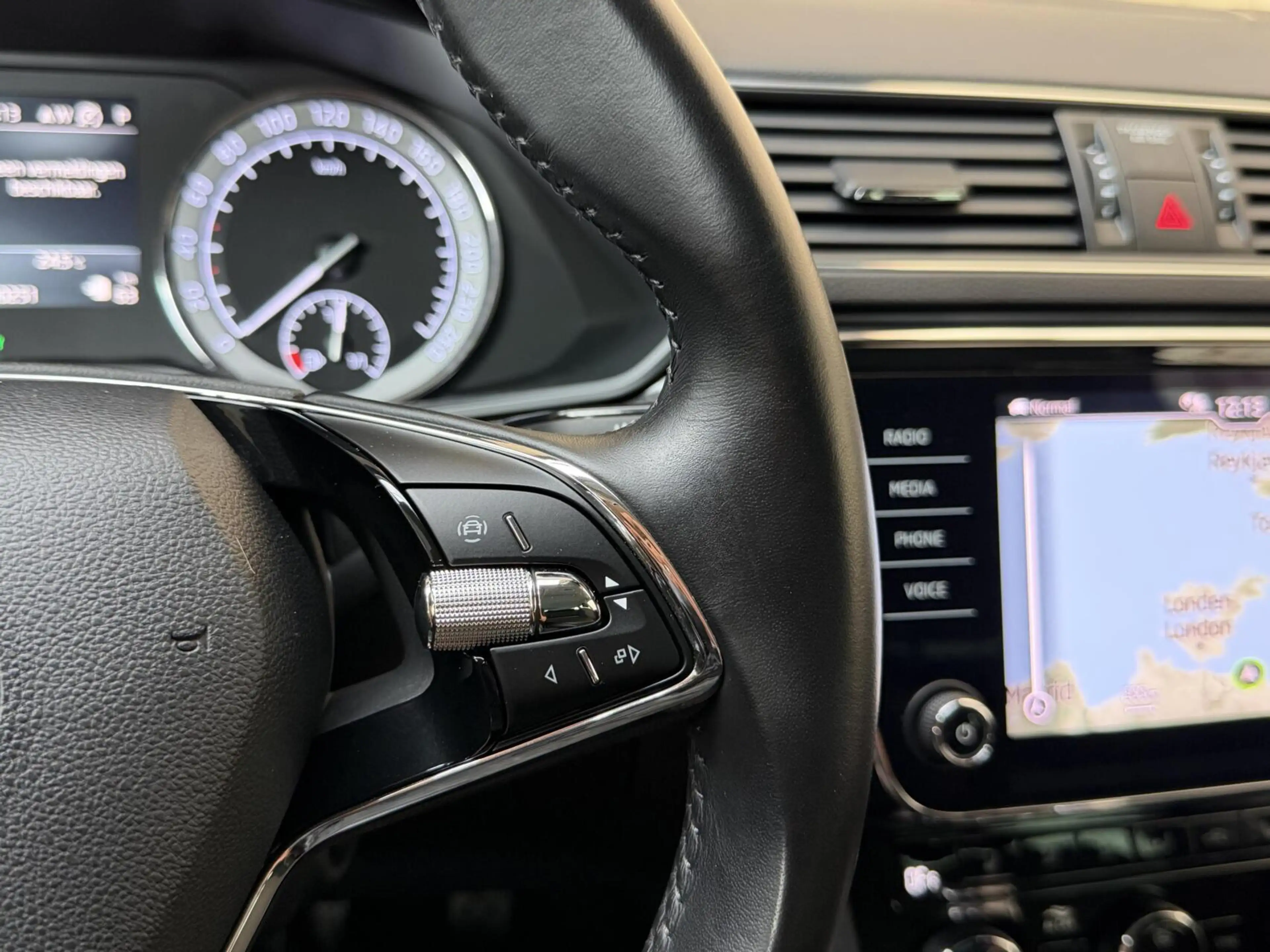Skoda Superb Combi 1.4 TSI iV Business Edition Plus Trekhaak ui — photo 12