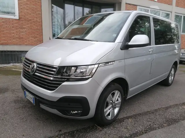 Volkswagen T6.1 Caravelle GARANZIA 12 MESI - 8 posti - GANCIO di TRAINO