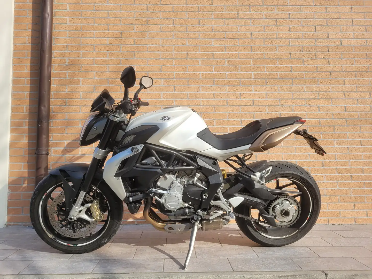 MV Agusta Brutale 675 Oro - 2