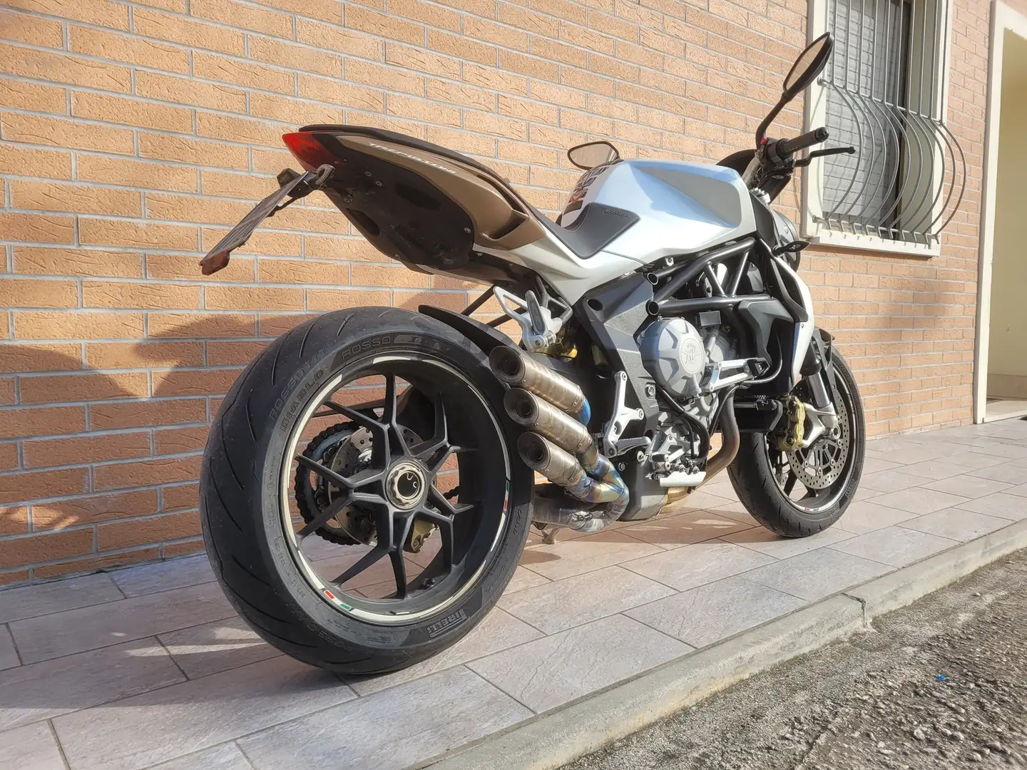 MV Agusta Brutale 675 Oro - 1