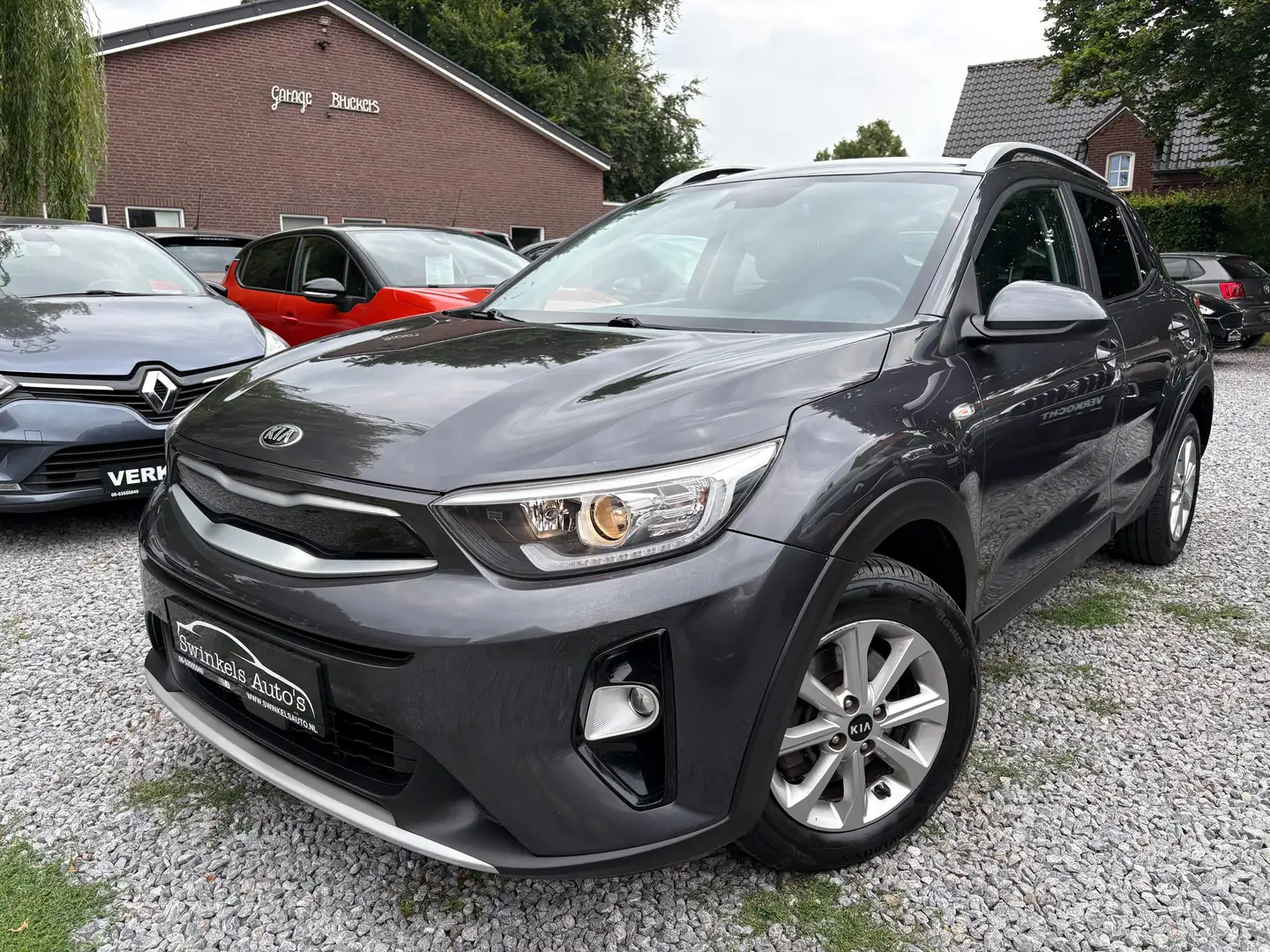 Kia Stonic 1.2 MPI Advanced-49630 km-6 mnd garant.-Luxe uitv. Grijs - 1