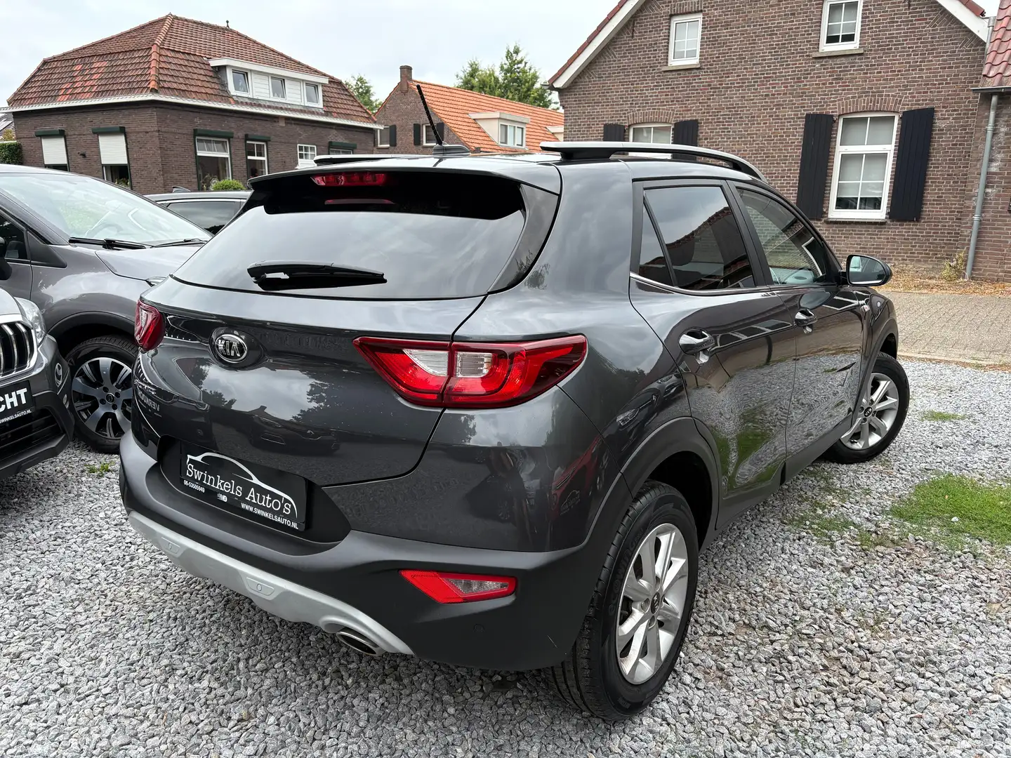 Kia Stonic 1.2 MPI Advanced-49630 km-6 mnd garant.-Luxe uitv. Grijs - 2