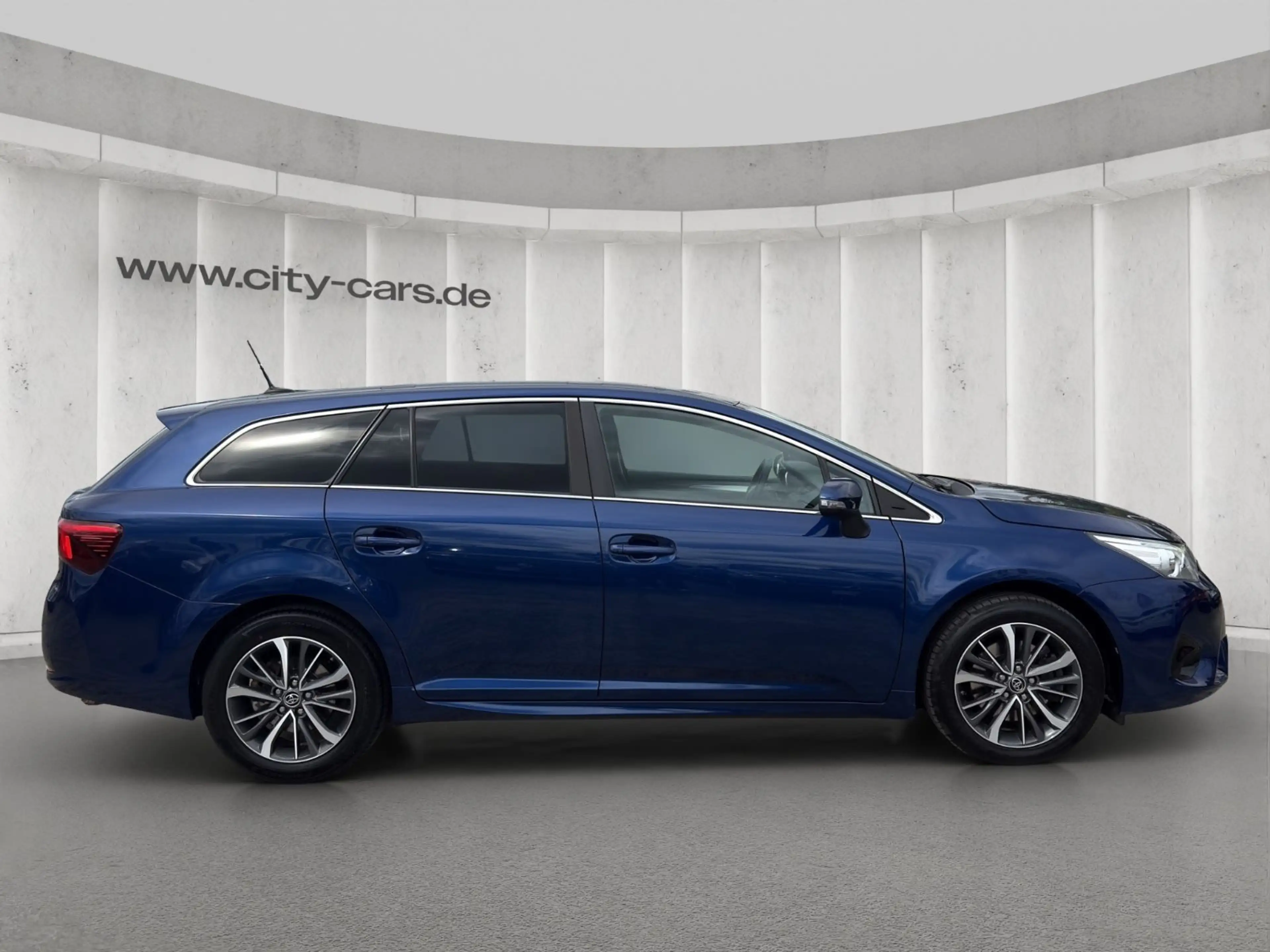 Toyota Avensis Touring Sports*Navi*Cam*Bi-LED — photo 7