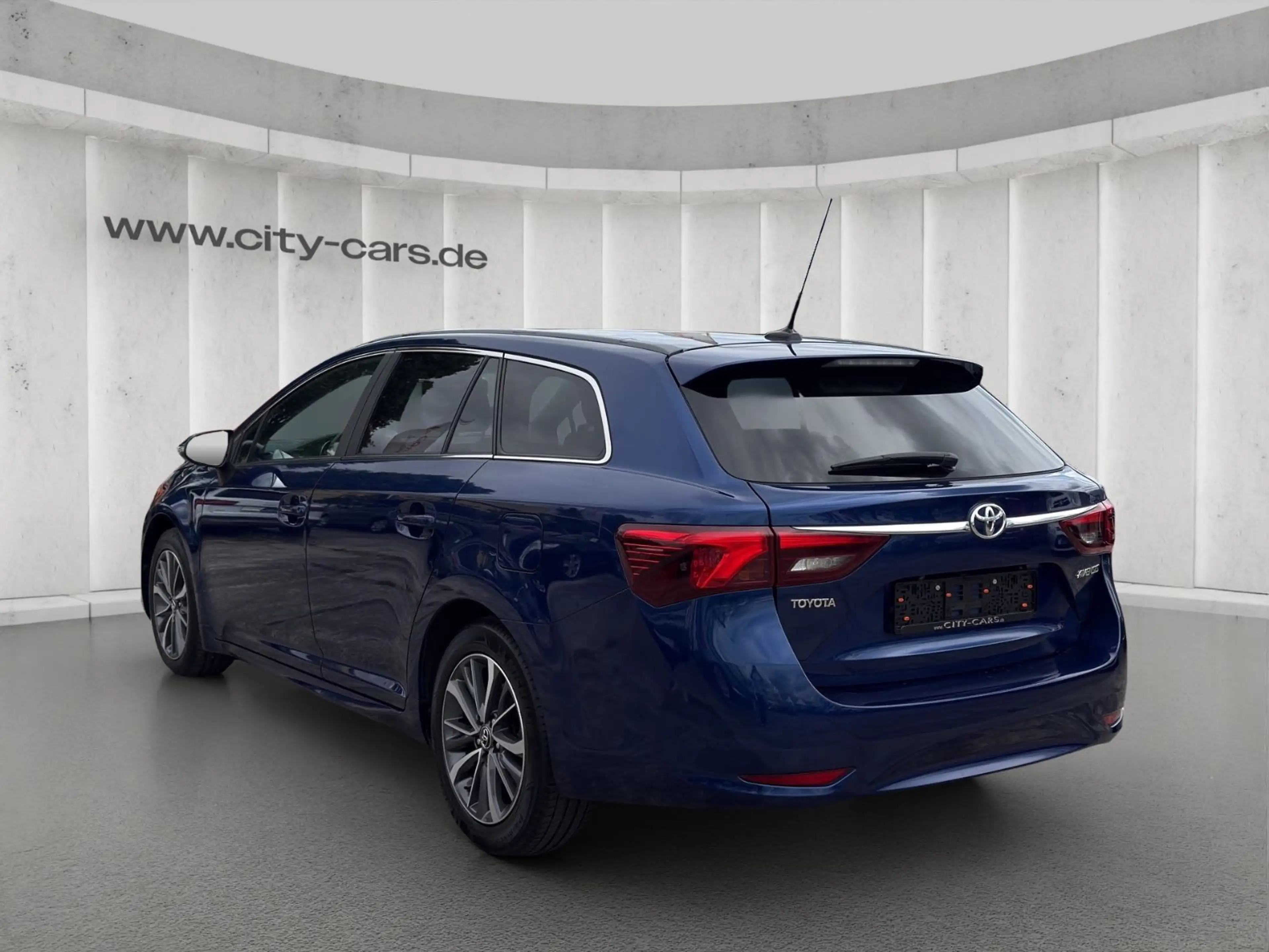 Toyota Avensis Touring Sports*Navi*Cam*Bi-LED — photo 4