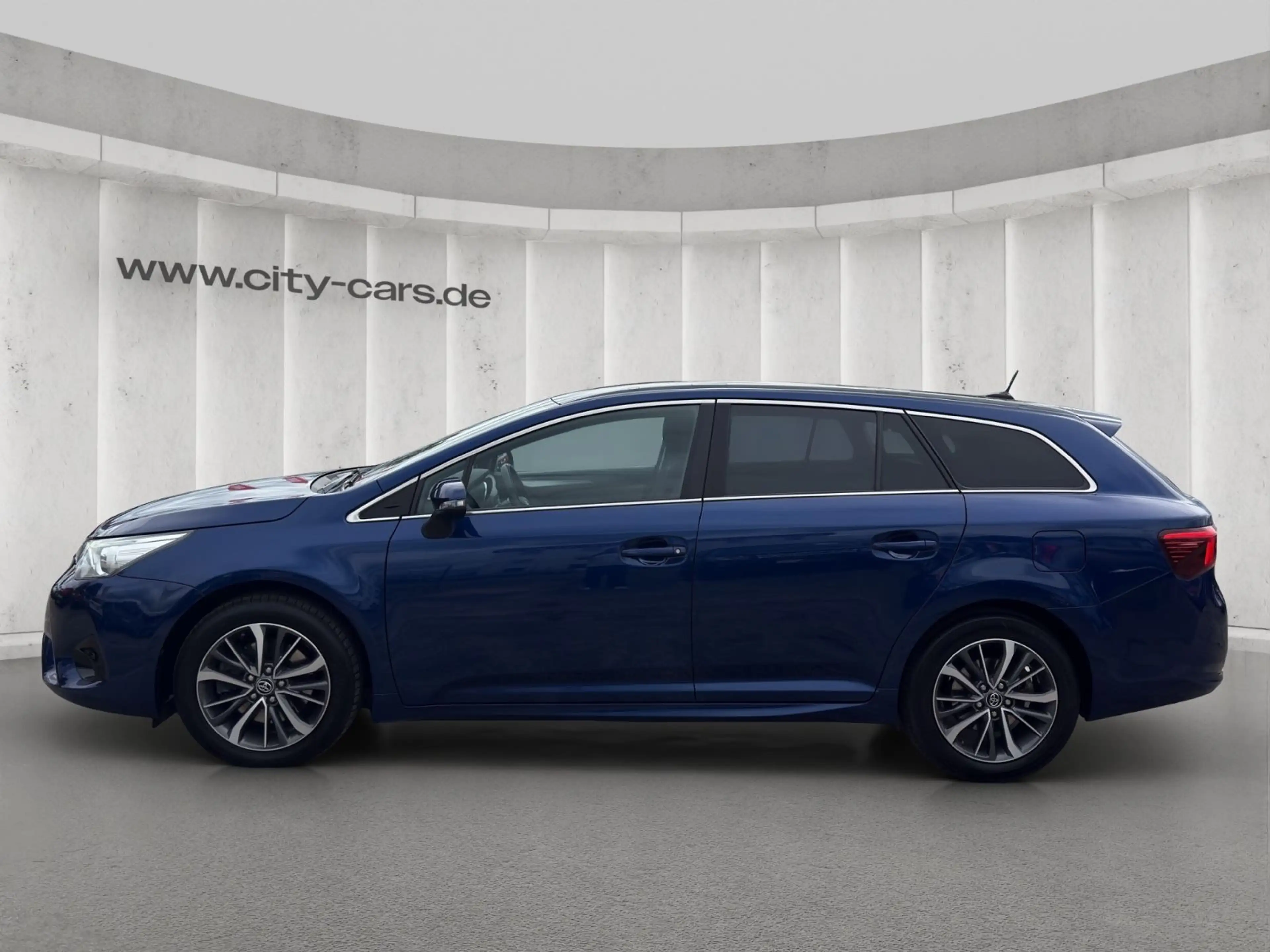 Toyota Avensis Touring Sports*Navi*Cam*Bi-LED — photo 3