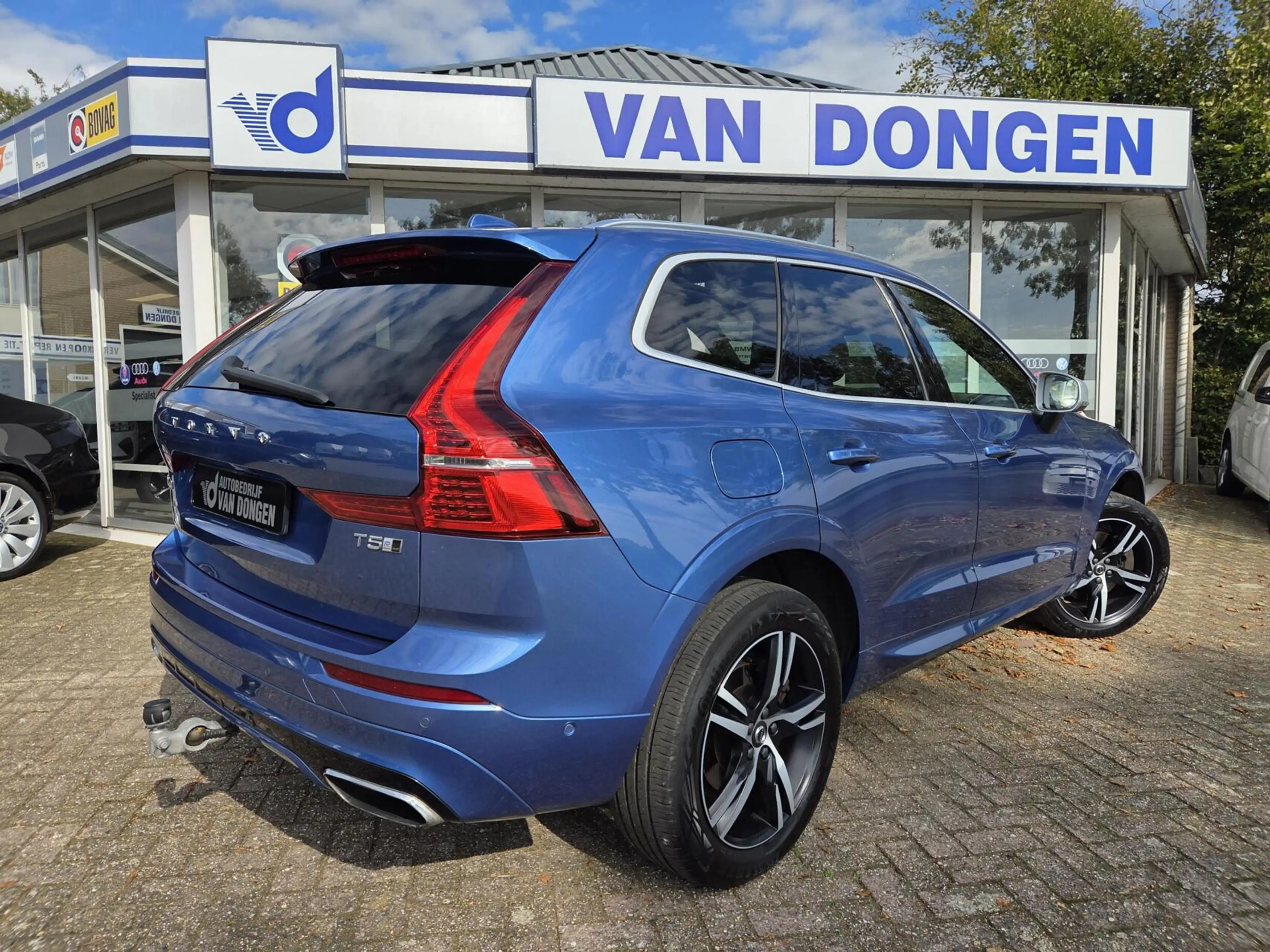 Volvo XC60 2.0 T5 AWD R-Design | Panorama/Trekhaak/Luchtverin — photo 4