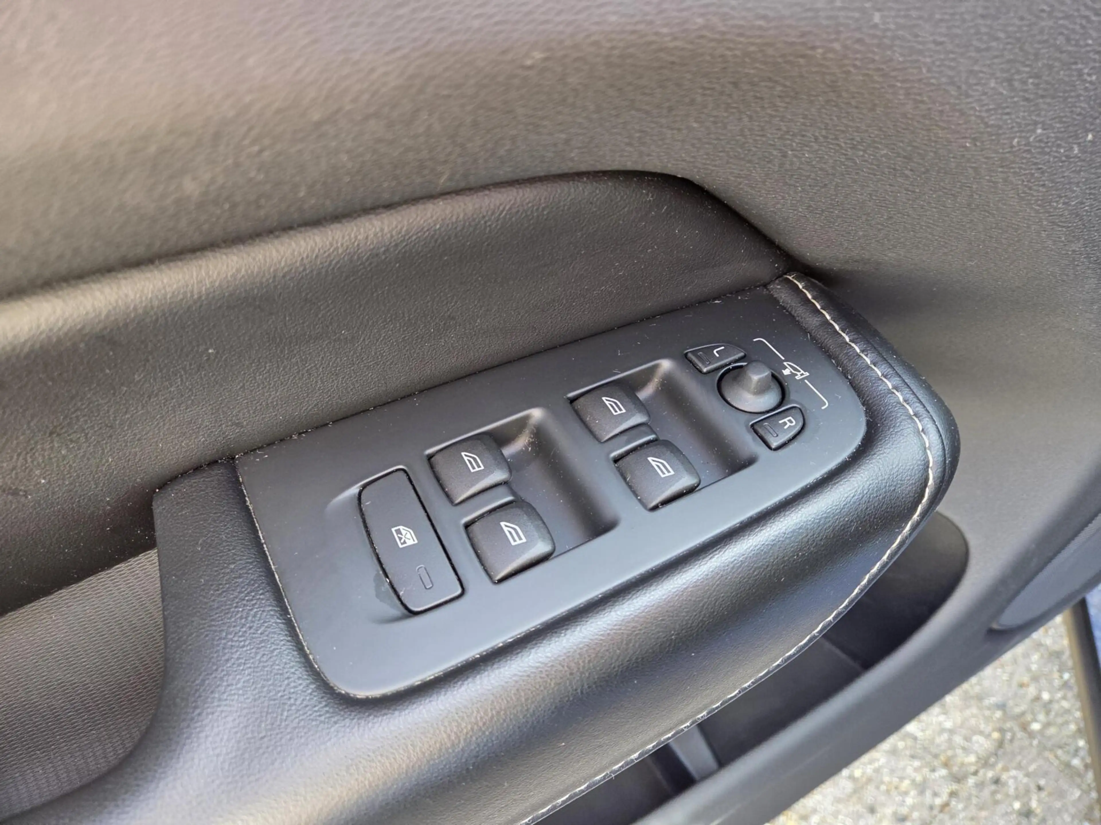 Volvo XC60 2.0 T5 AWD R-Design | Panorama/Trekhaak/Luchtverin — photo 46