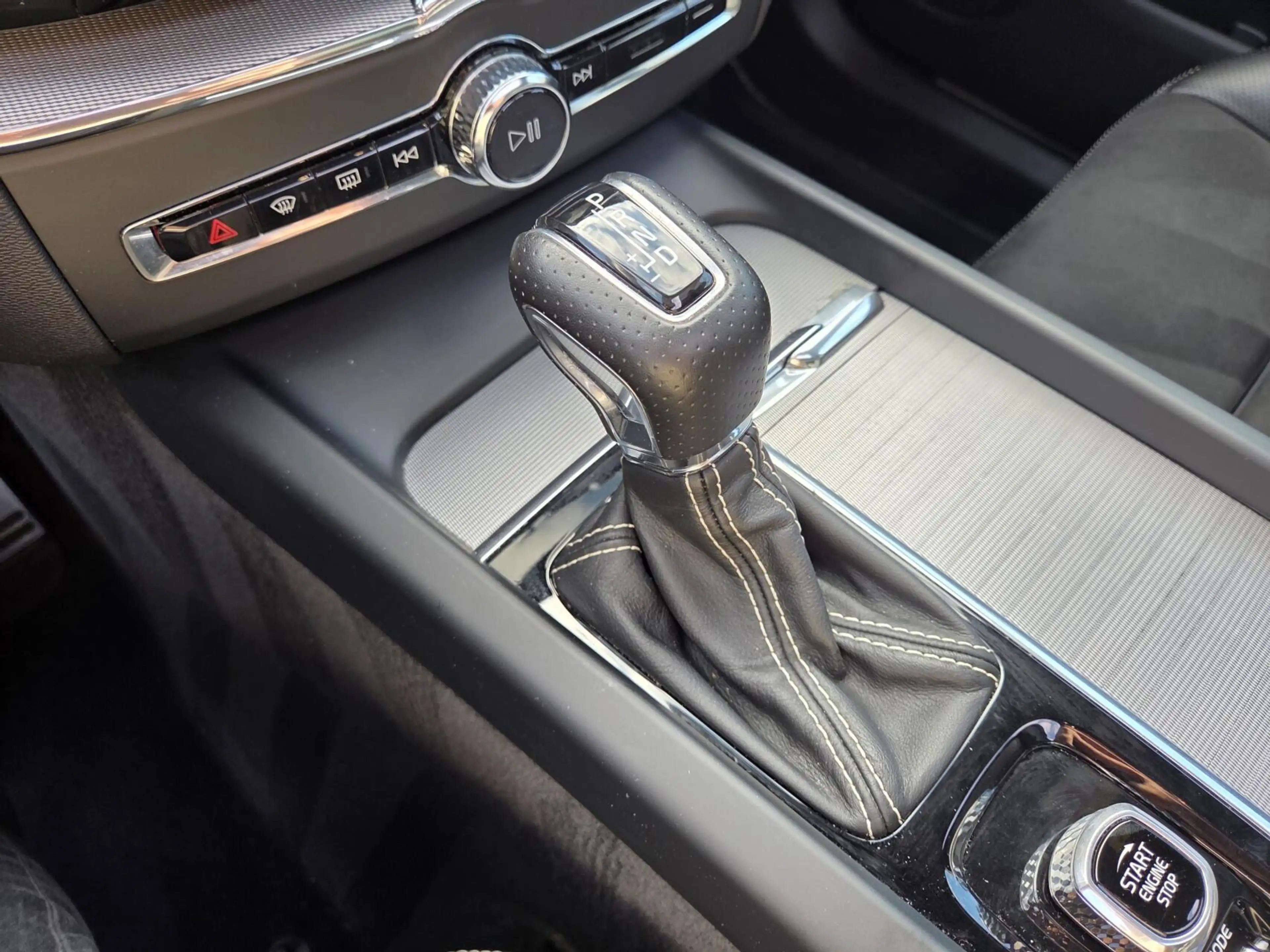Volvo XC60 2.0 T5 AWD R-Design | Panorama/Trekhaak/Luchtverin — photo 10