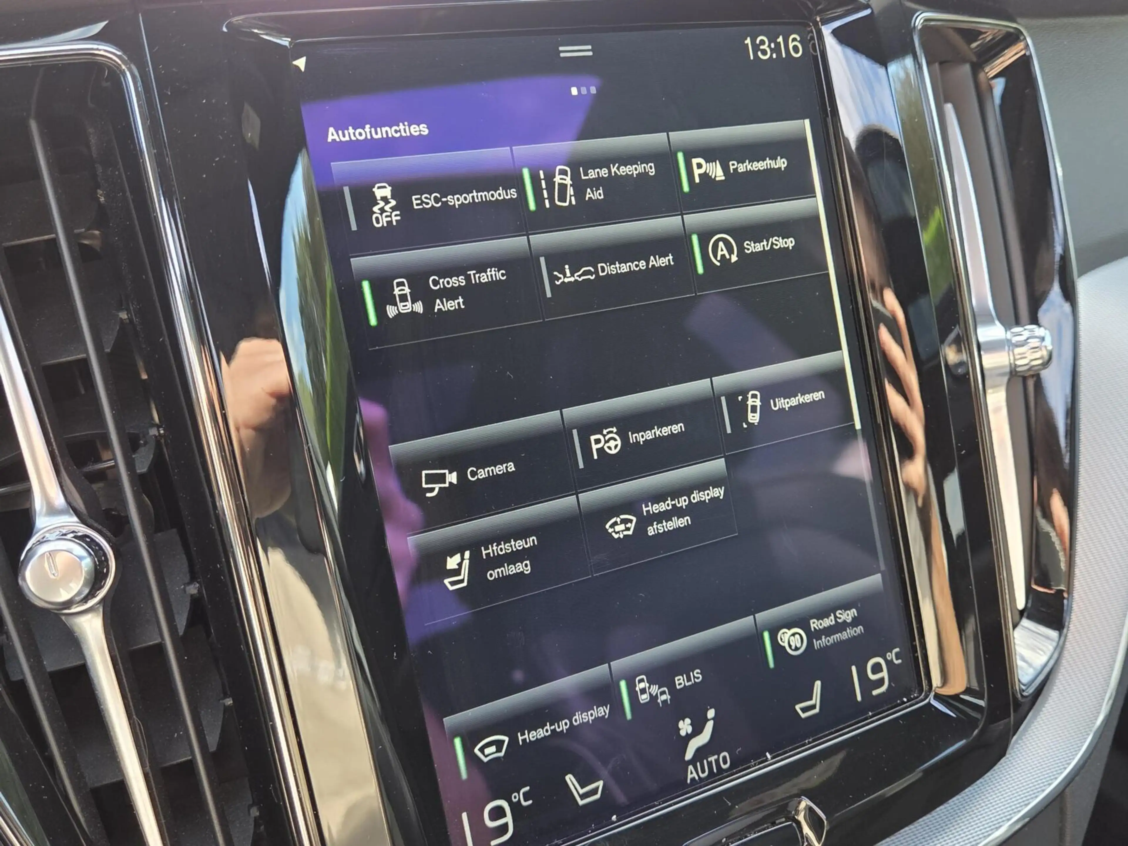 Volvo XC60 2.0 T5 AWD R-Design | Panorama/Trekhaak/Luchtverin — photo 50