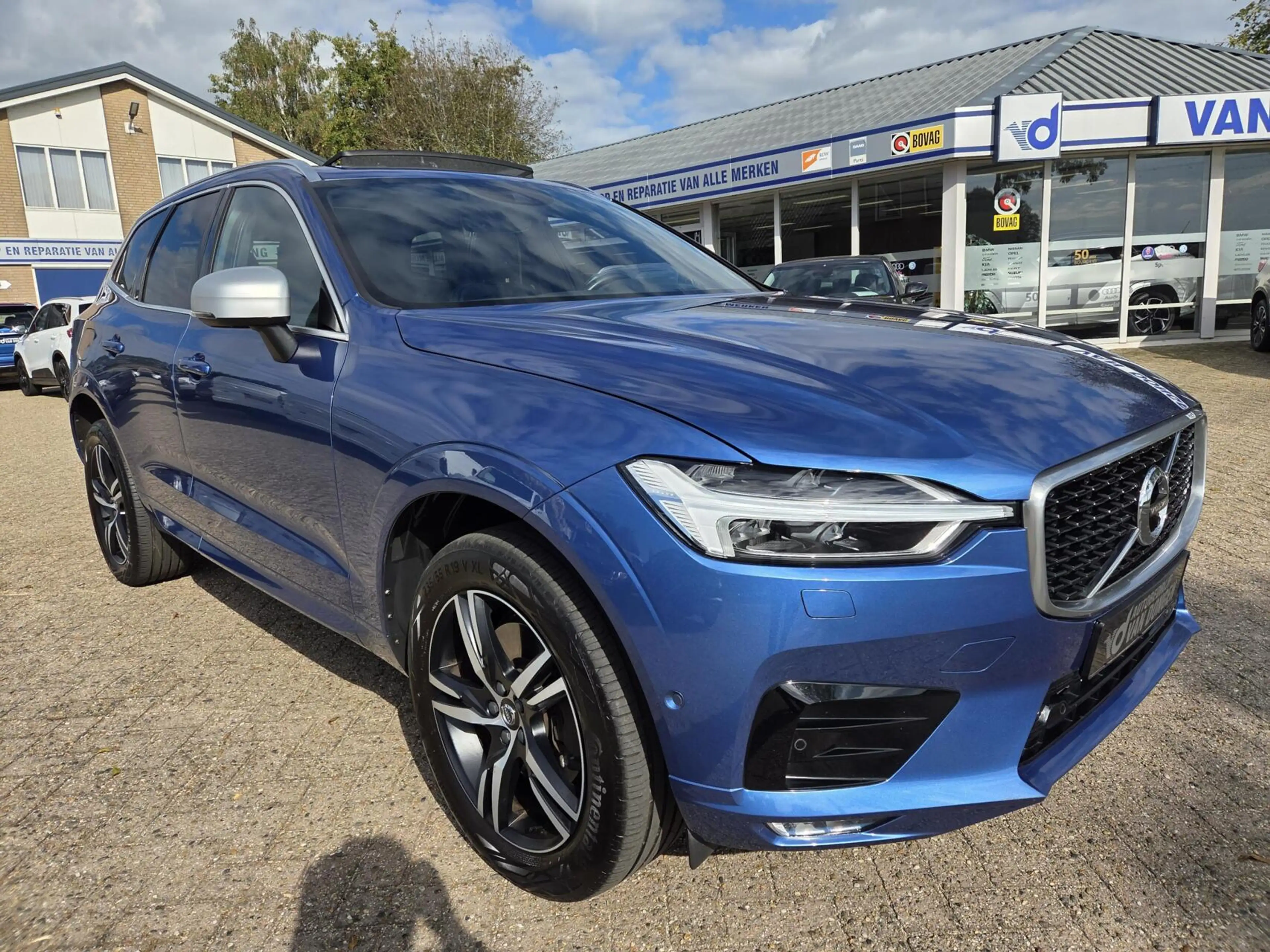Volvo XC60 2.0 T5 AWD R-Design | Panorama/Trekhaak/Luchtverin — photo 17