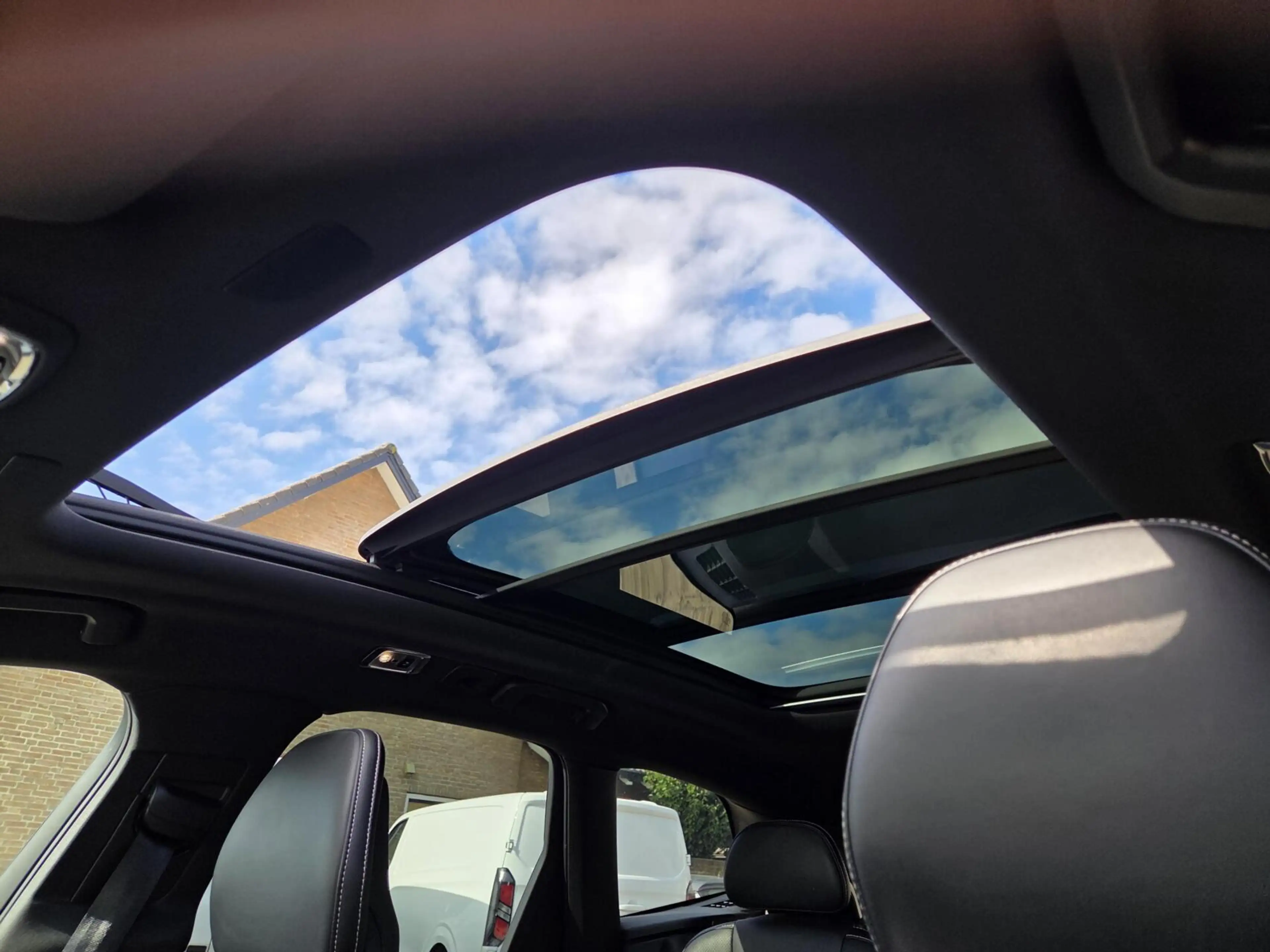 Volvo XC60 2.0 T5 AWD R-Design | Panorama/Trekhaak/Luchtverin — photo 38