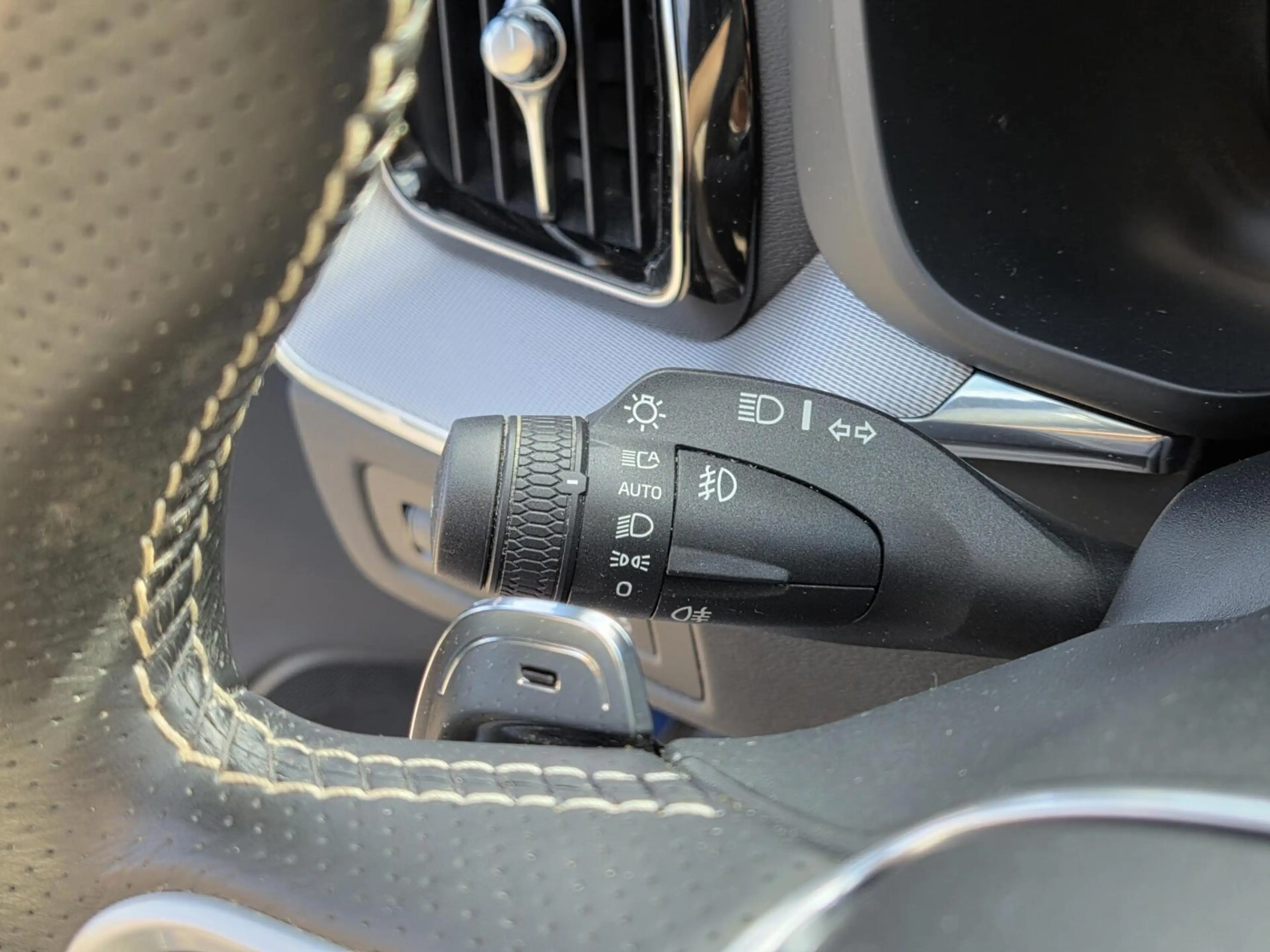 Volvo XC60 2.0 T5 AWD R-Design | Panorama/Trekhaak/Luchtverin — photo 42