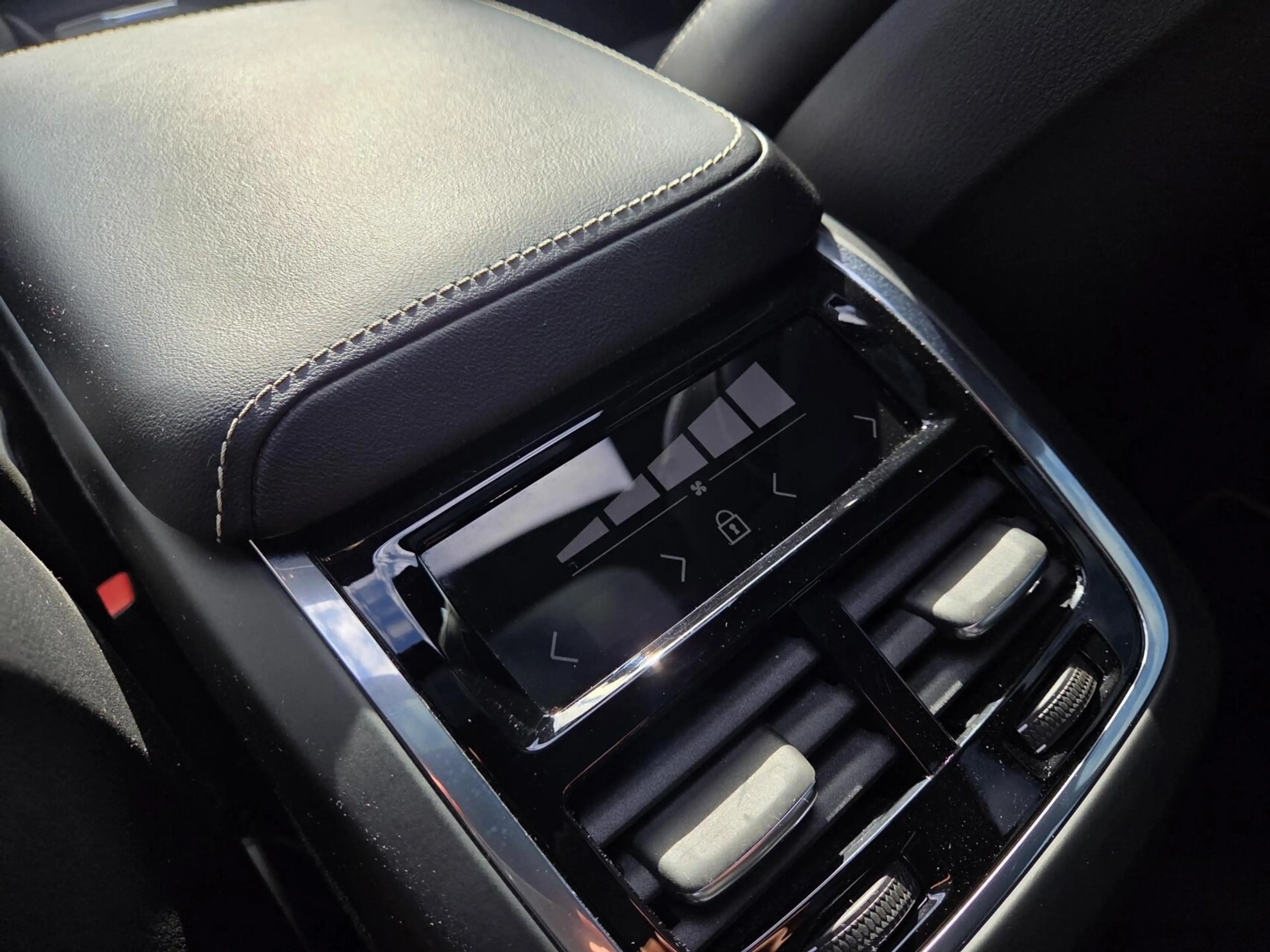 Volvo XC60 2.0 T5 AWD R-Design | Panorama/Trekhaak/Luchtverin — photo 48