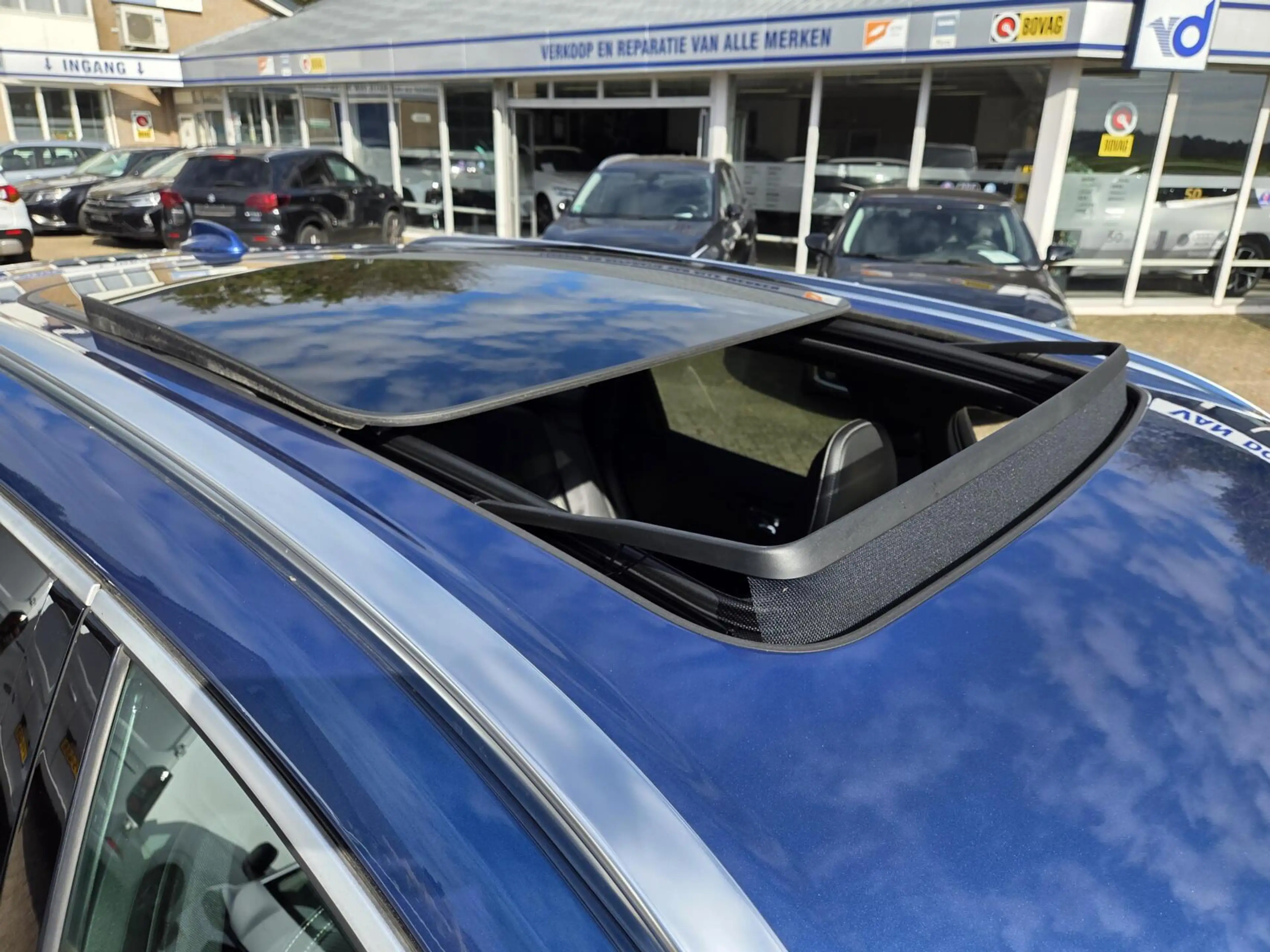 Volvo XC60 2.0 T5 AWD R-Design | Panorama/Trekhaak/Luchtverin — photo 24