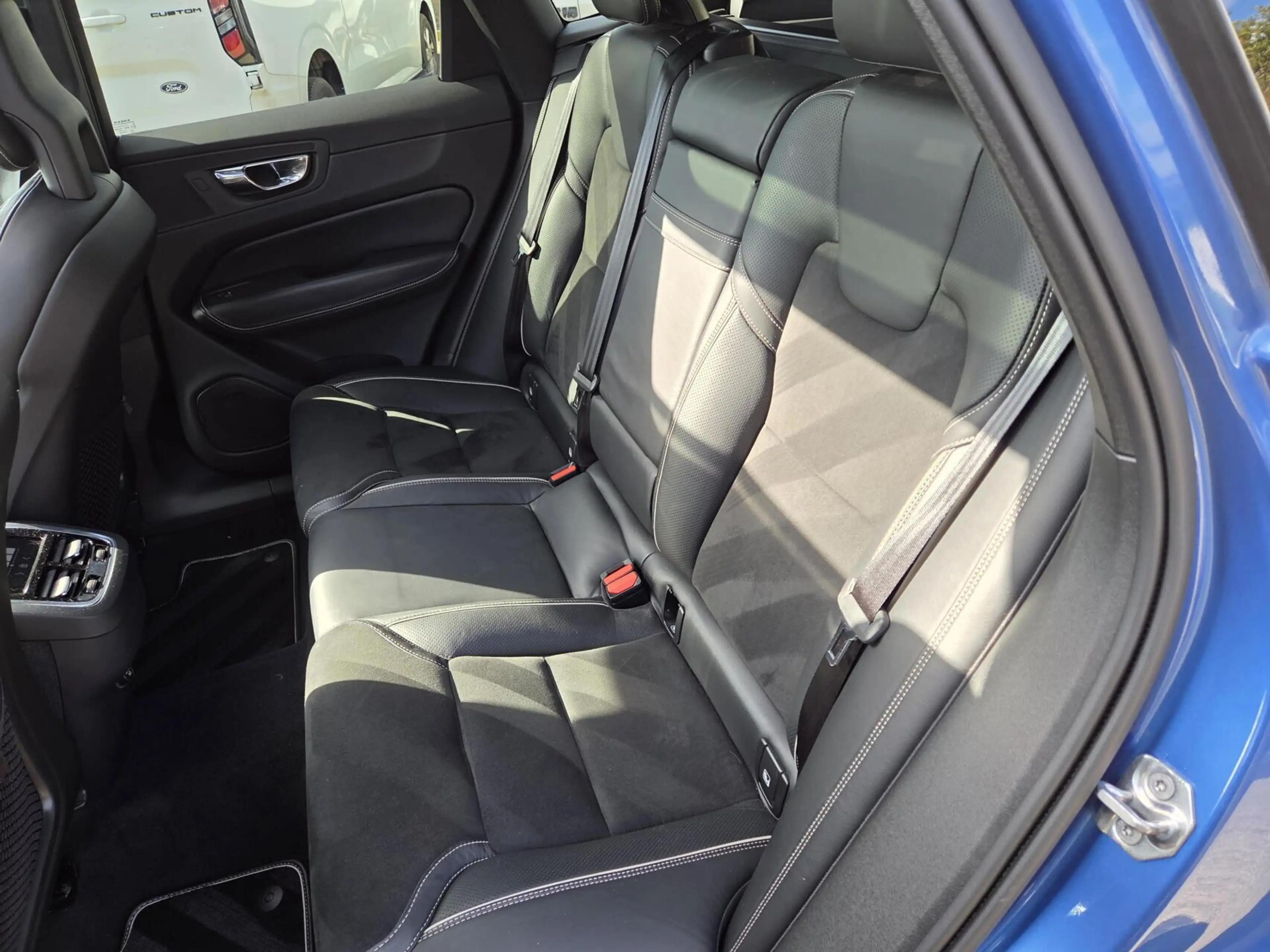 Volvo XC60 2.0 T5 AWD R-Design | Panorama/Trekhaak/Luchtverin — photo 9