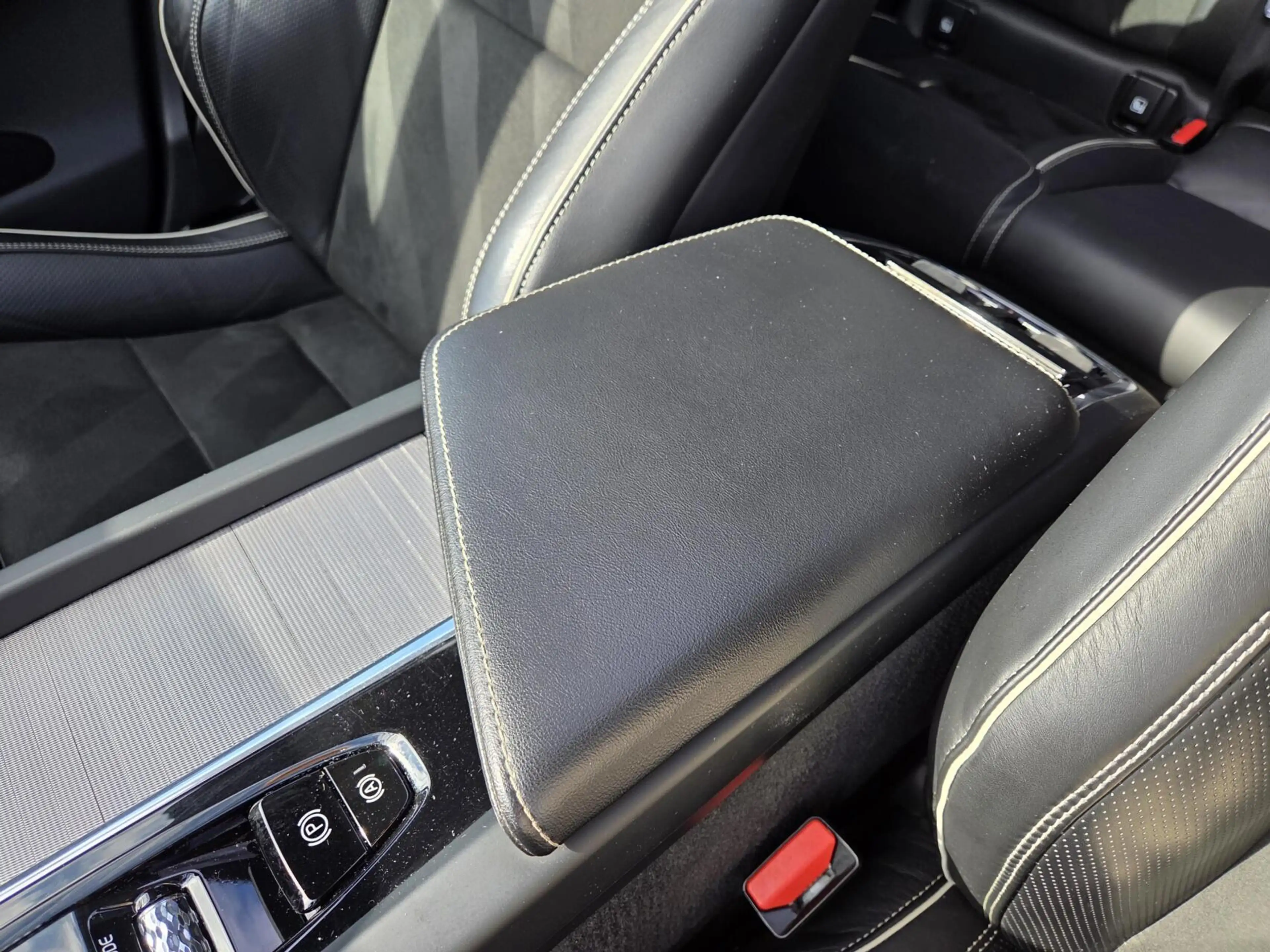 Volvo XC60 2.0 T5 AWD R-Design | Panorama/Trekhaak/Luchtverin — photo 47