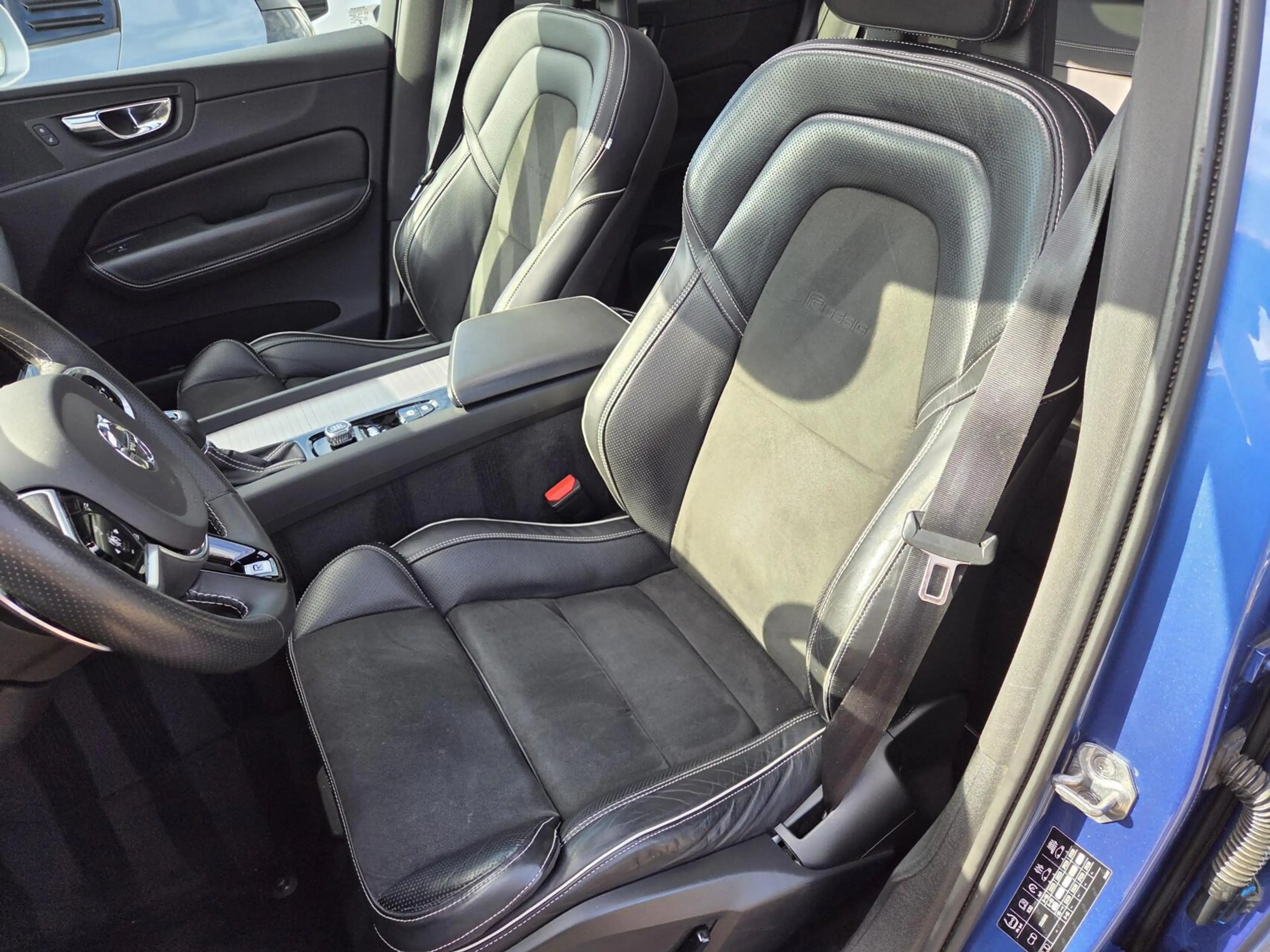 Volvo XC60 2.0 T5 AWD R-Design | Panorama/Trekhaak/Luchtverin — photo 8