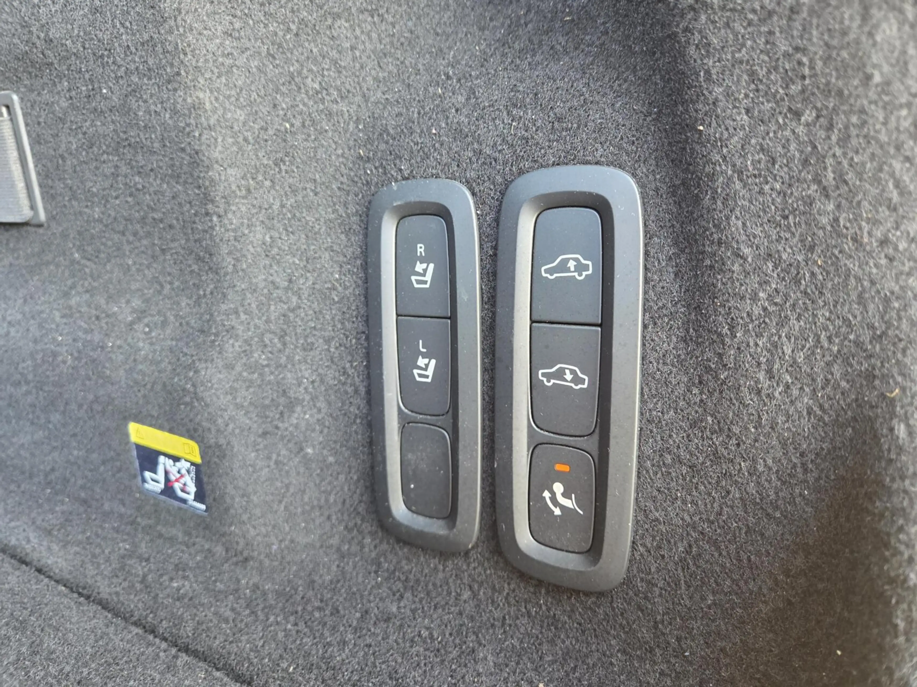 Volvo XC60 2.0 T5 AWD R-Design | Panorama/Trekhaak/Luchtverin — photo 15