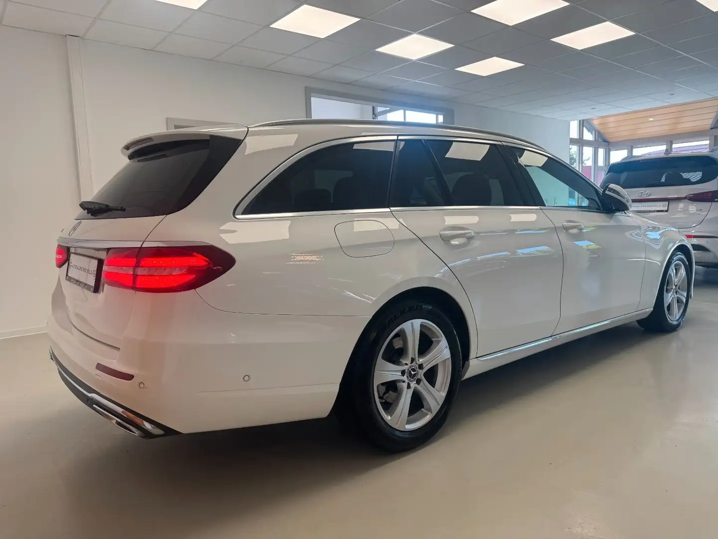 Mercedes-Benz E 220 d T-Modell° LED°Kamera°Kamera°Distronic°2H Blanc - 2
