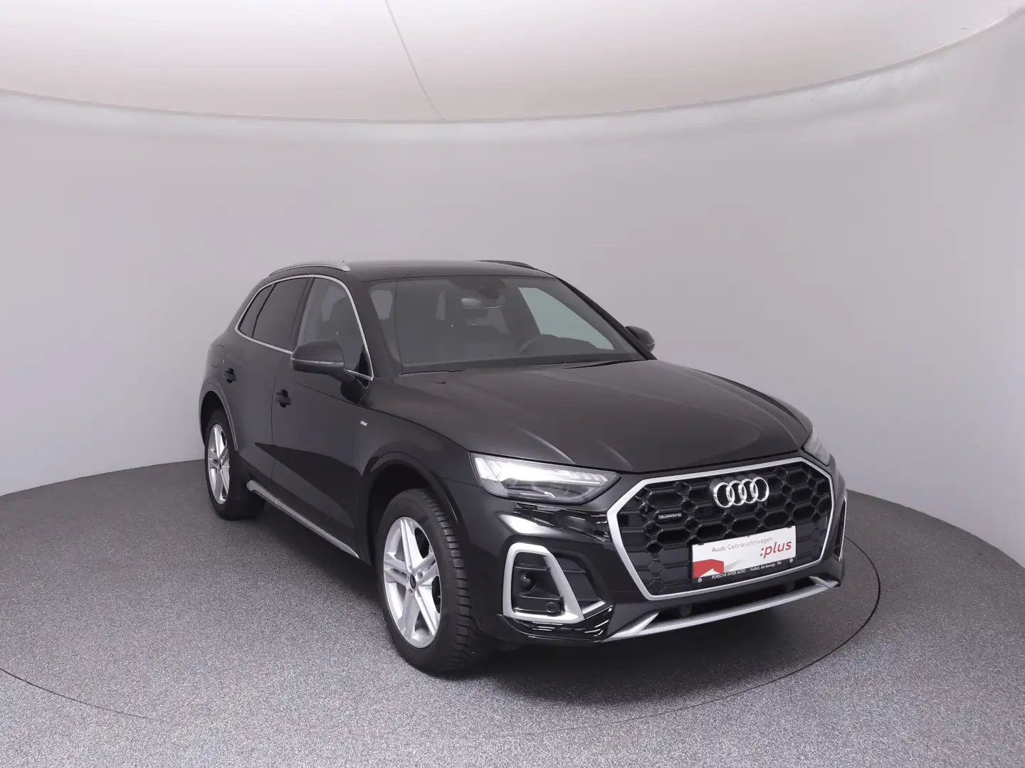 Audi Q5 50 TFSI e quattro S line Schwarz - 2