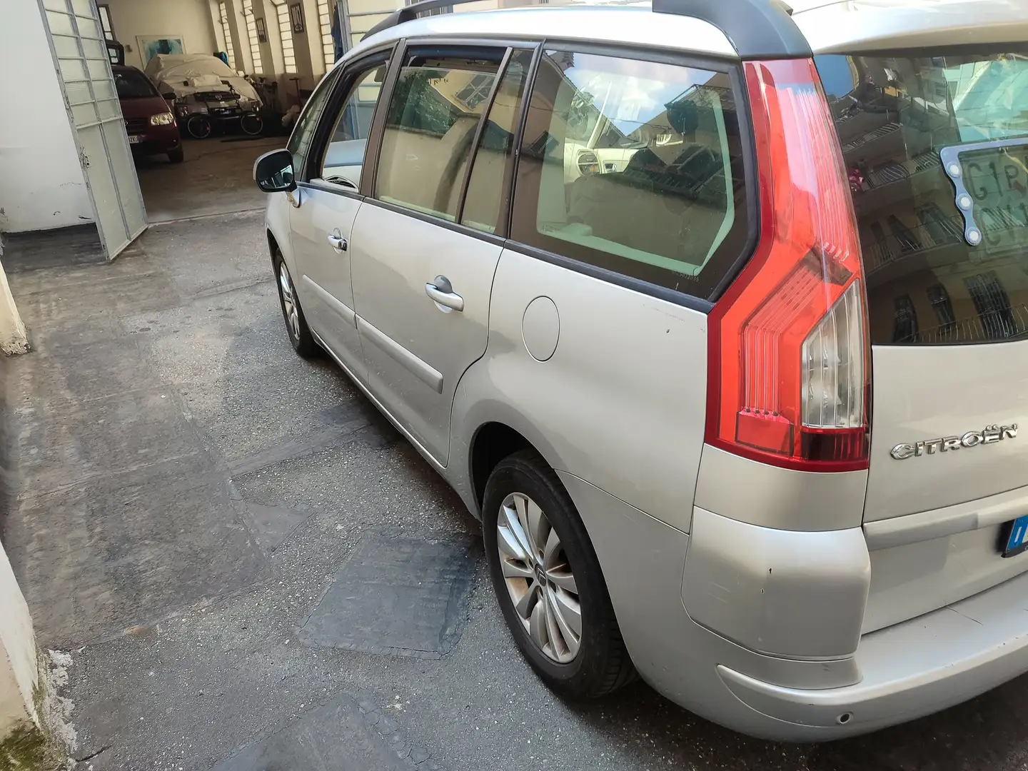 Citroen C4 Picasso 1.8 Grand Picasso Elegance Argintiu - 2