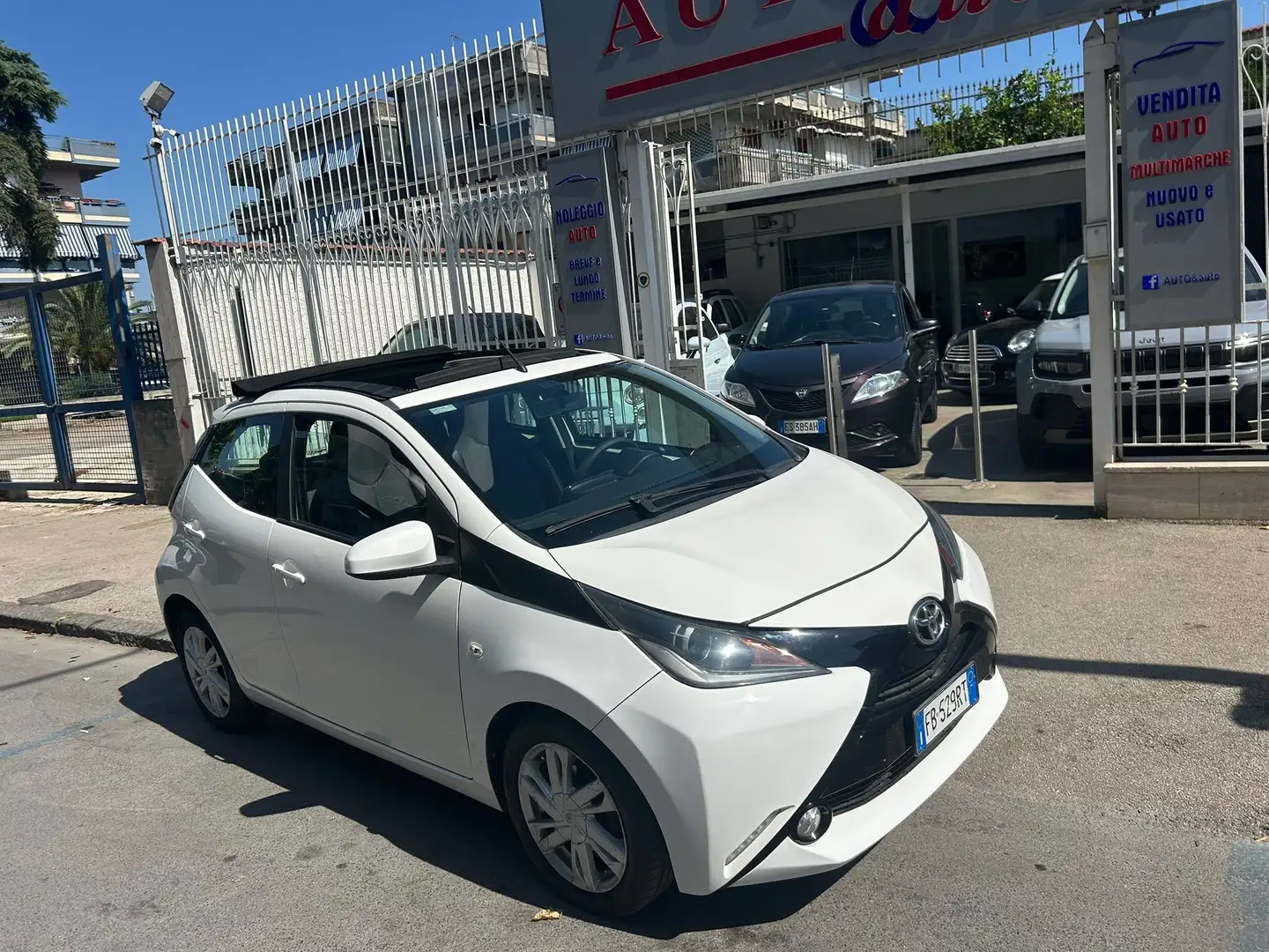 Toyota Aygo Aygo II 2014 5p 1.0 x-cite Bianco - 1