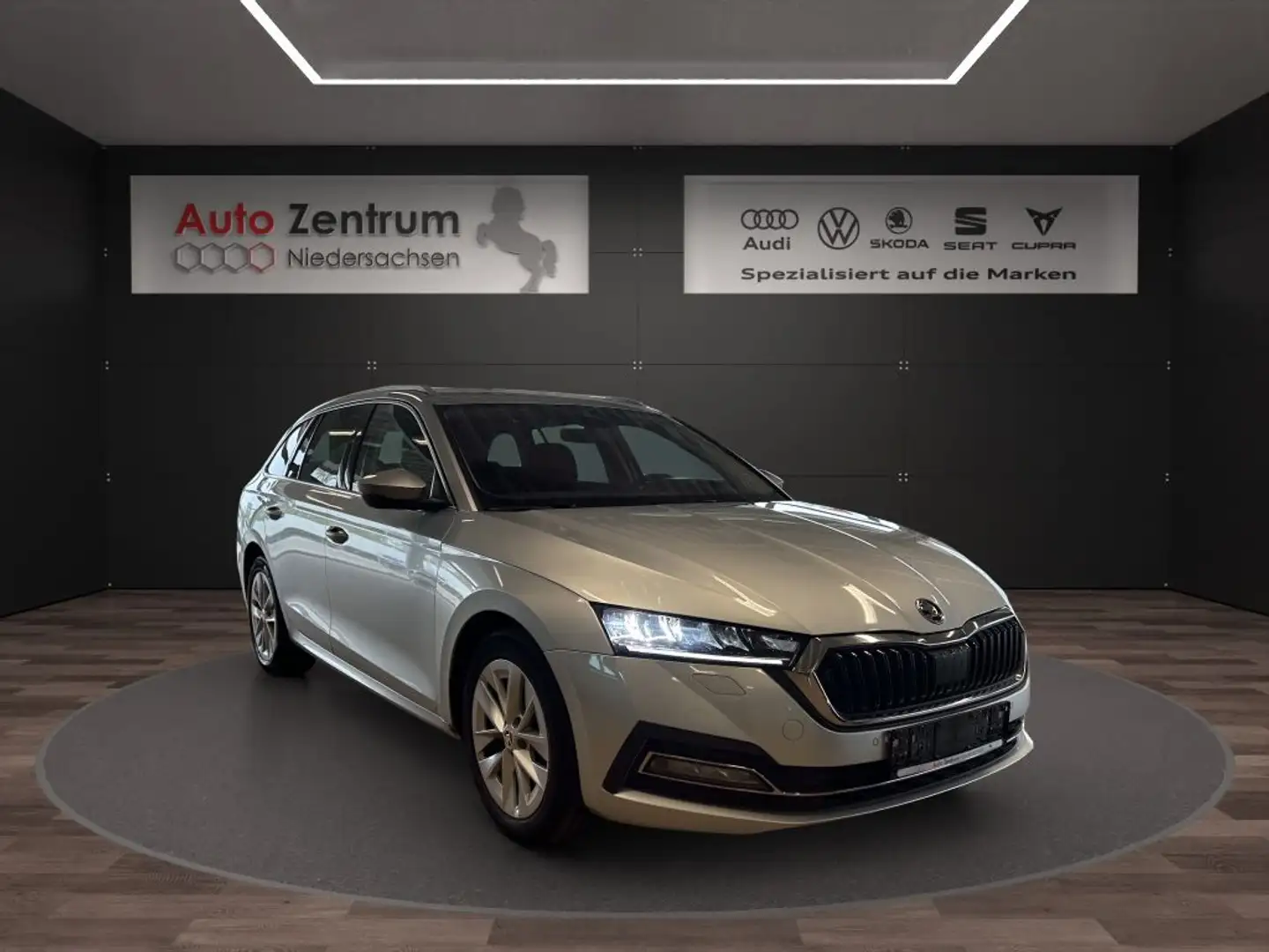 Skoda Octavia 2.0 TDI Style PANO*StandHz*Kamera NEUPREIS 56.458 Silber - 2
