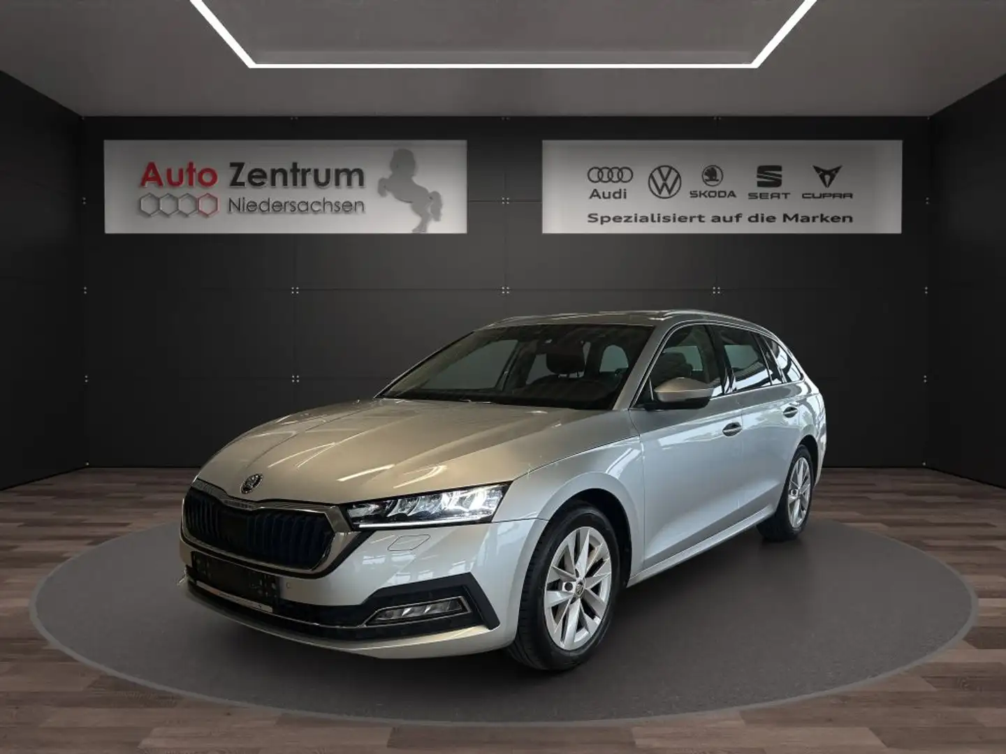 Skoda Octavia 2.0 TDI Style PANO*StandHz*Kamera NEUPREIS 56.458 Silber - 1