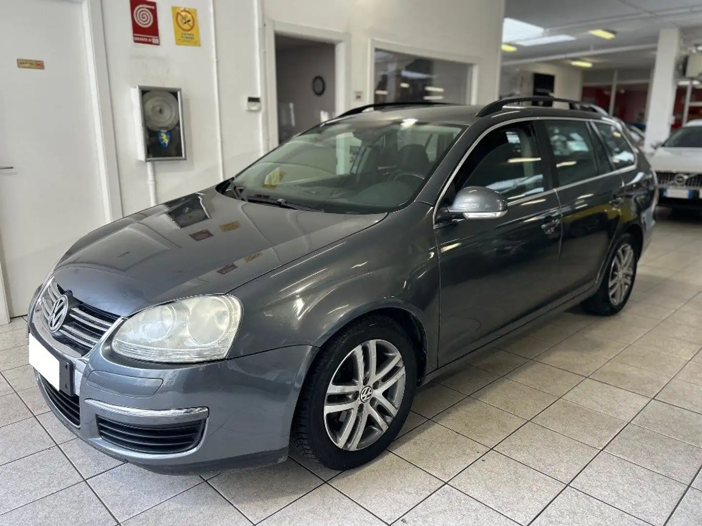 Volkswagen Golf Var. 1.9 TDI DPF Comfortline + GANCIO TRAINO Grigio - 1