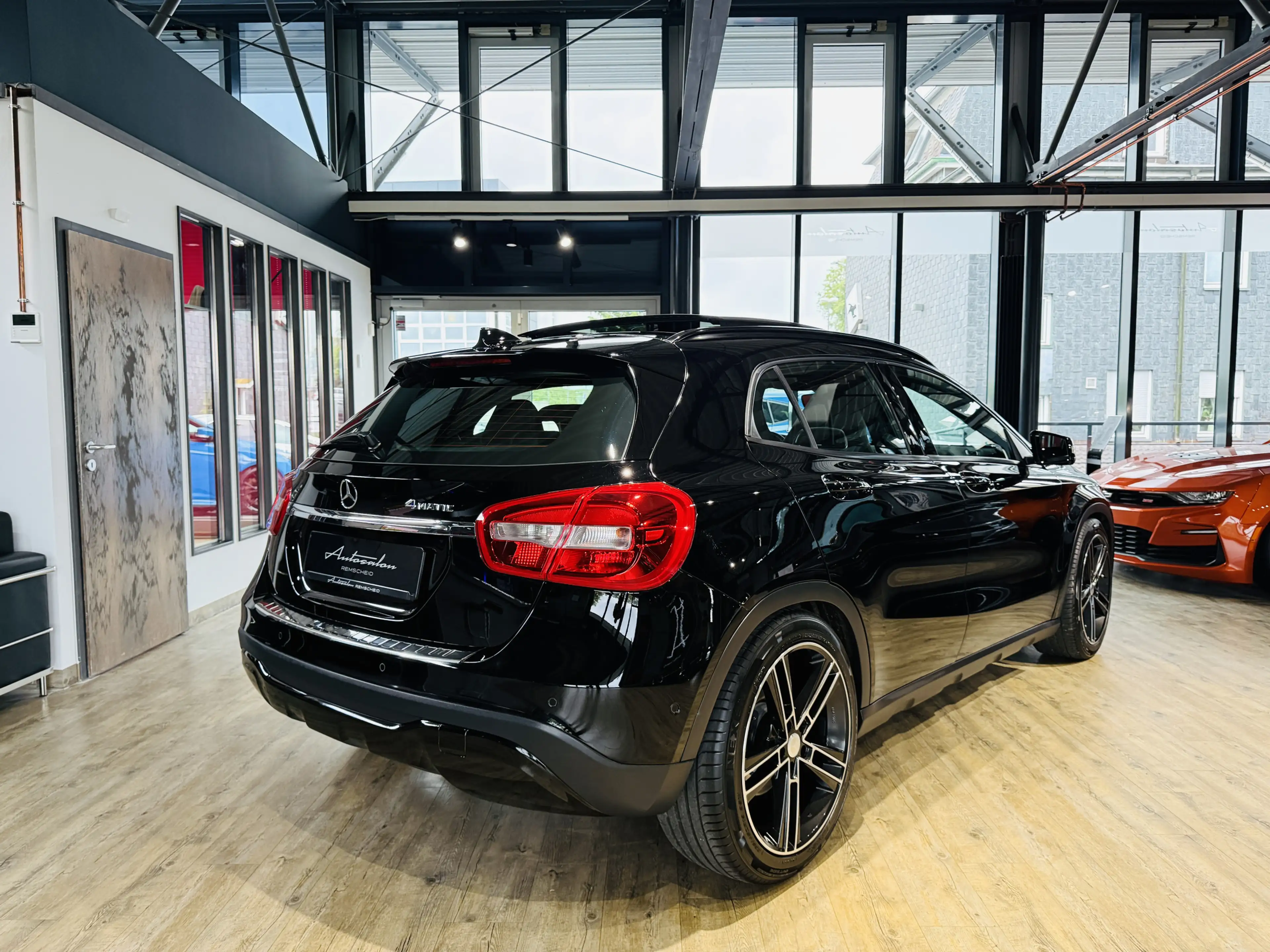 Mercedes-Benz GLA 220 4Matic*PANO*360°KAMERA*LEDER*DISTRONIC* — photo 6