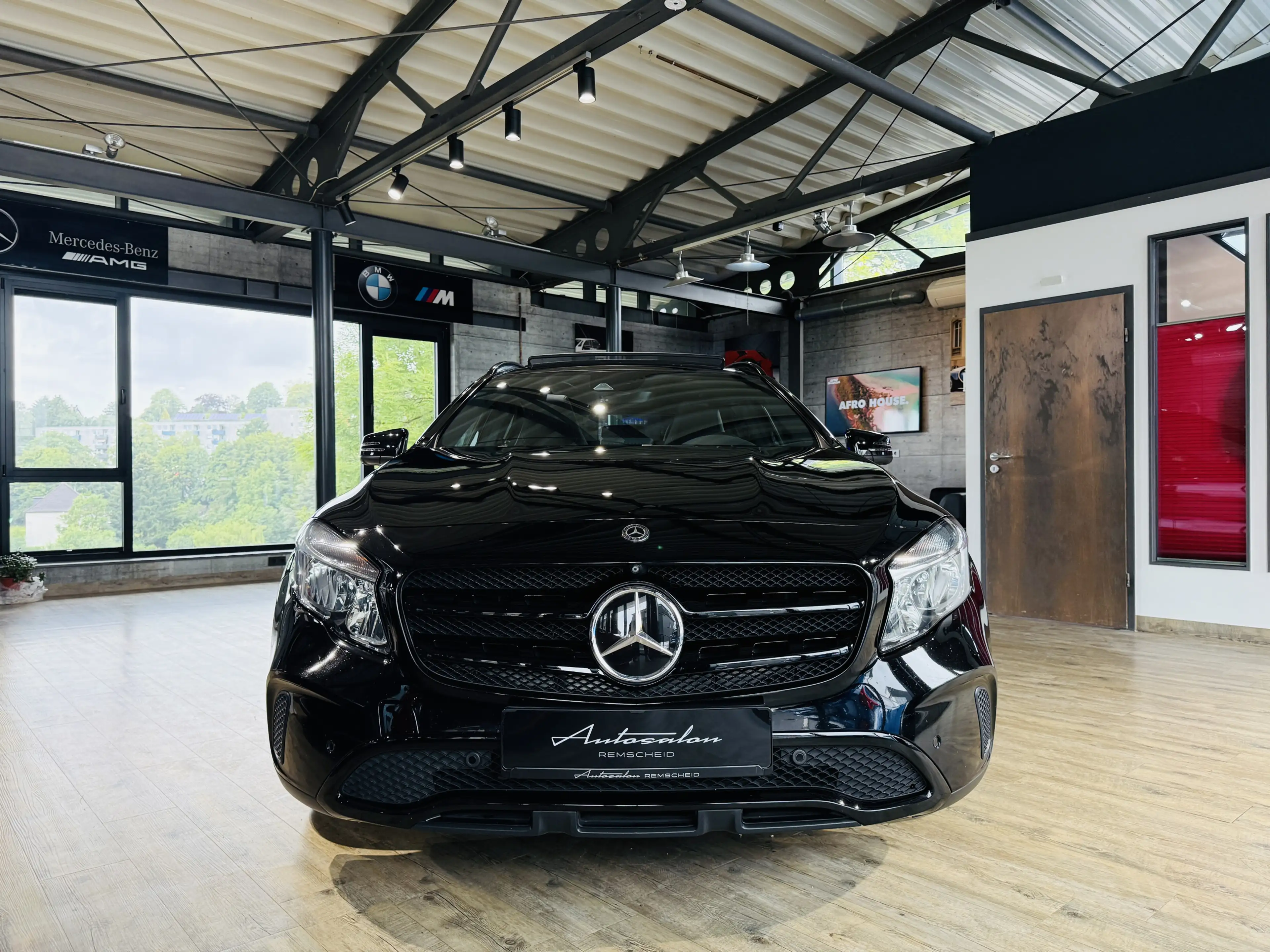 Mercedes-Benz GLA 220 4Matic*PANO*360°KAMERA*LEDER*DISTRONIC* — photo 9