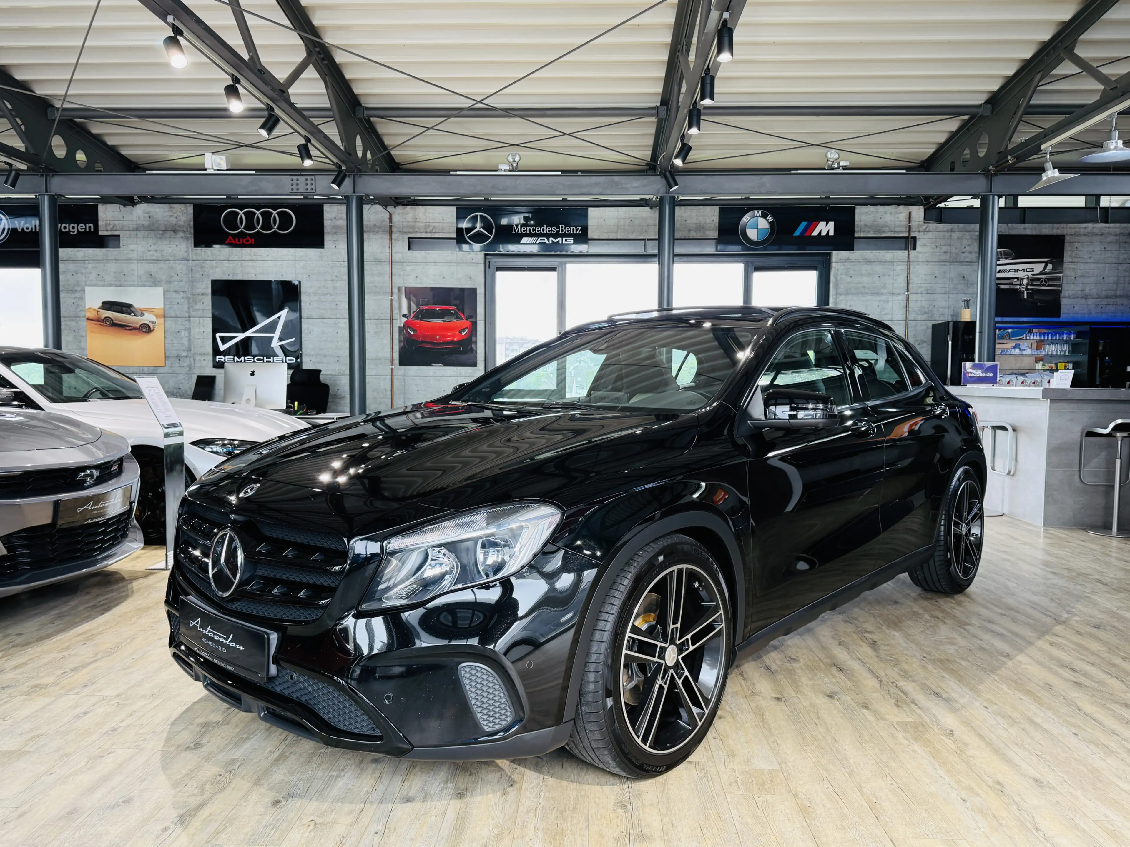 Mercedes-Benz GLA 220 4Matic*PANO*360°KAMERA*LEDER*DISTRONIC*