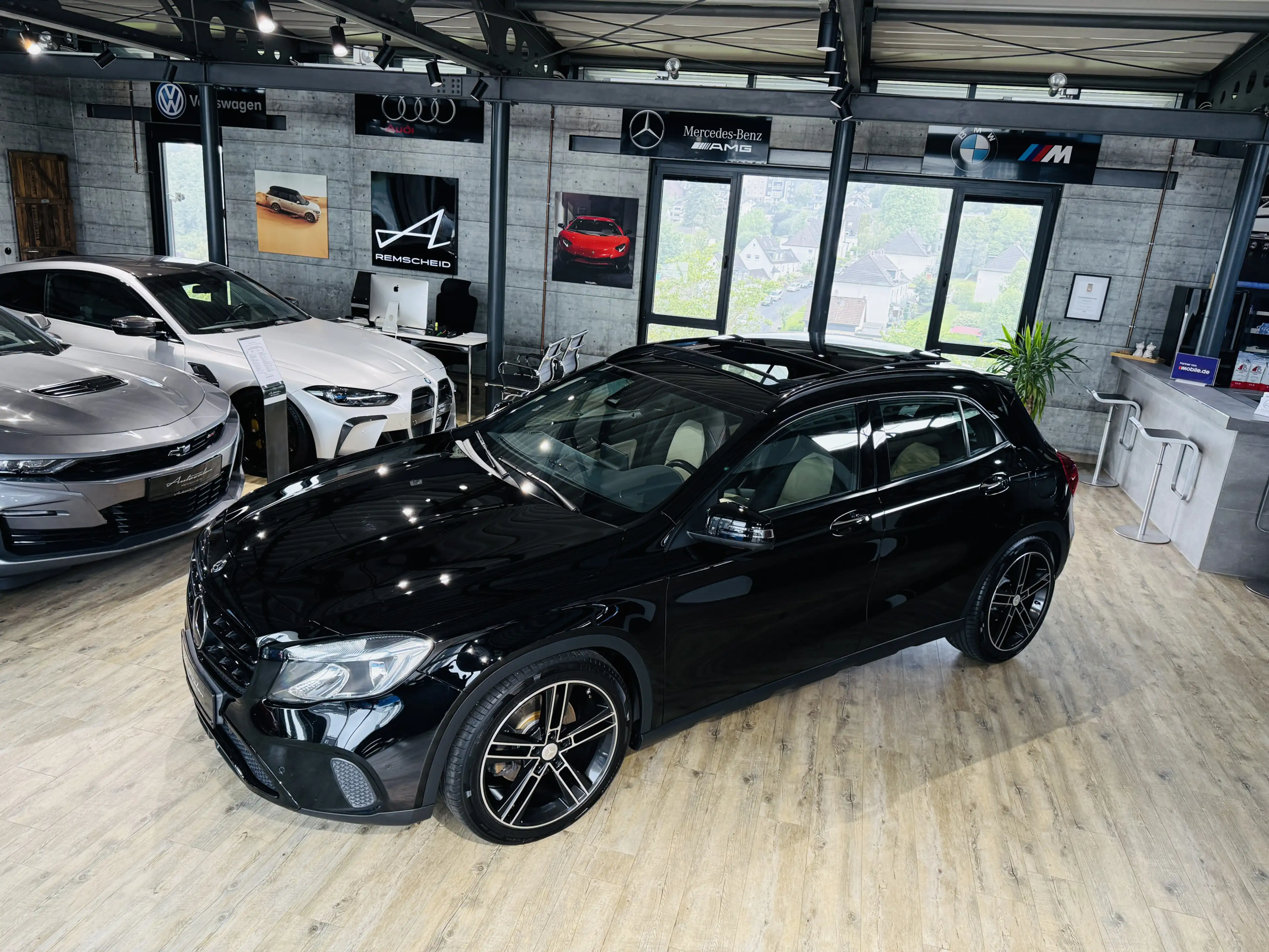 Mercedes-Benz GLA 220 4Matic*PANO*360°KAMERA*LEDER*DISTRONIC* — photo 2