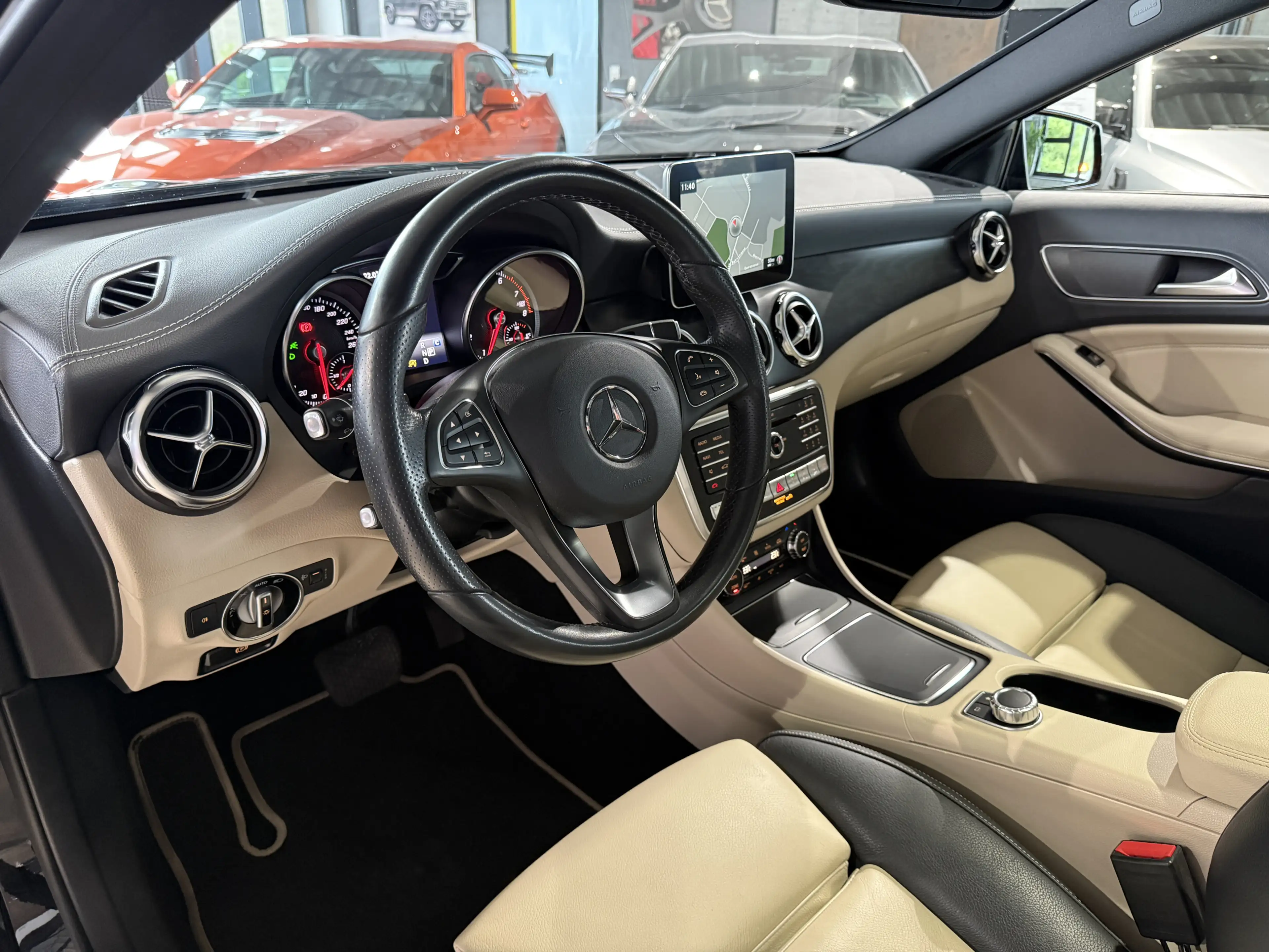 Mercedes-Benz GLA 220 4Matic*PANO*360°KAMERA*LEDER*DISTRONIC* — photo 14