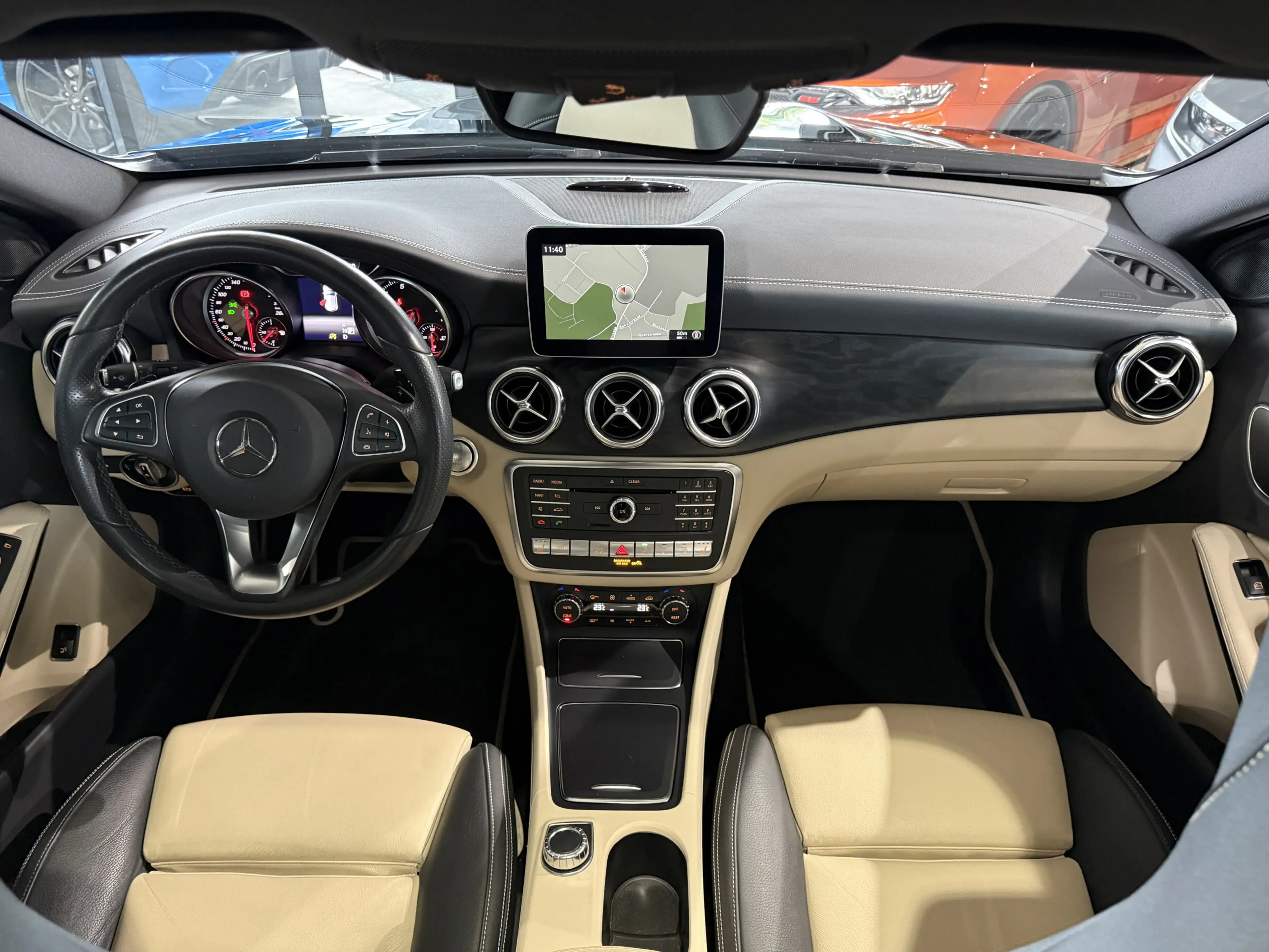 Mercedes-Benz GLA 220 4Matic*PANO*360°KAMERA*LEDER*DISTRONIC* — photo 15