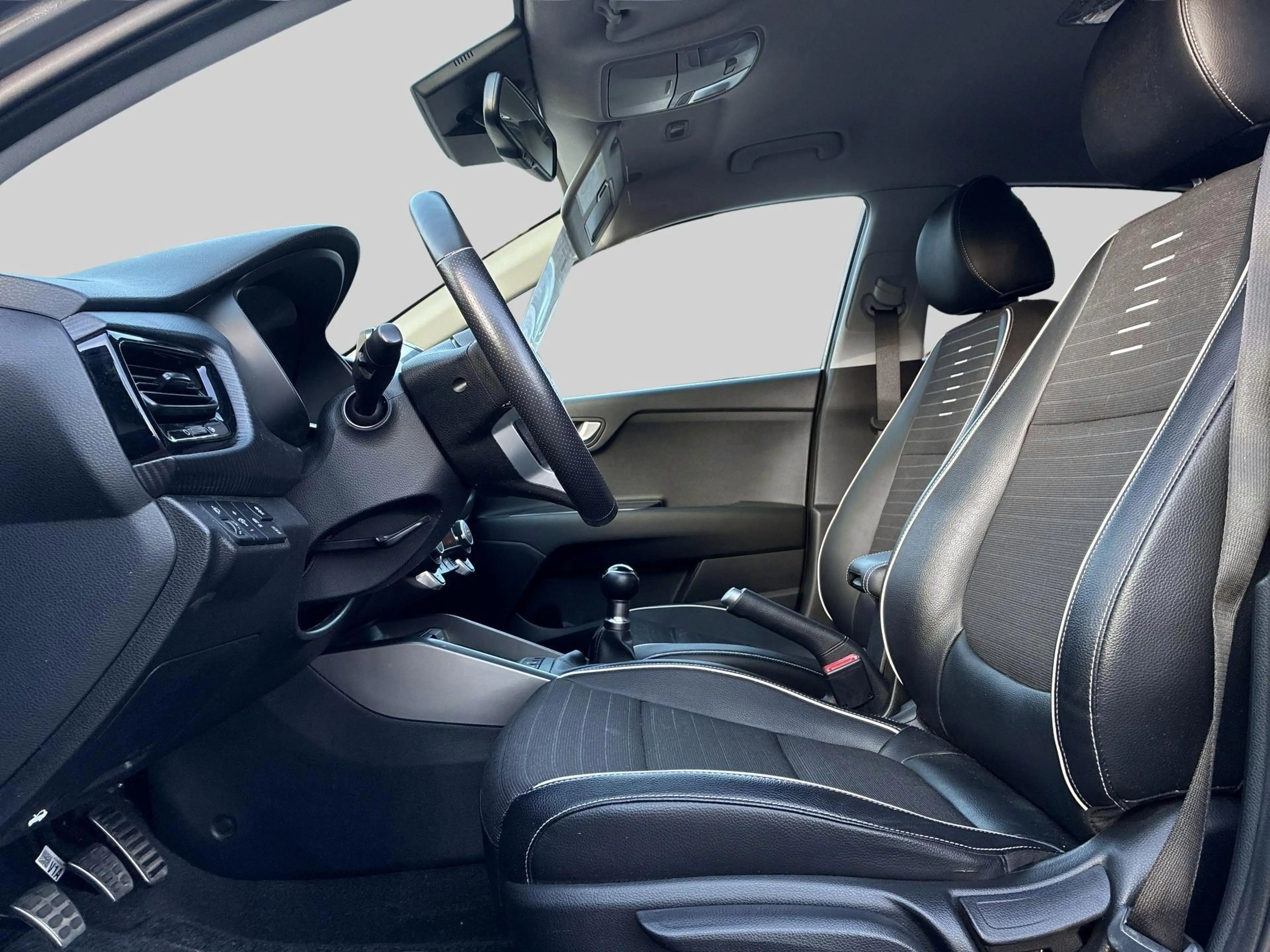 Kia Rio 1.0 T 120 MHEV GT Line — photo 8