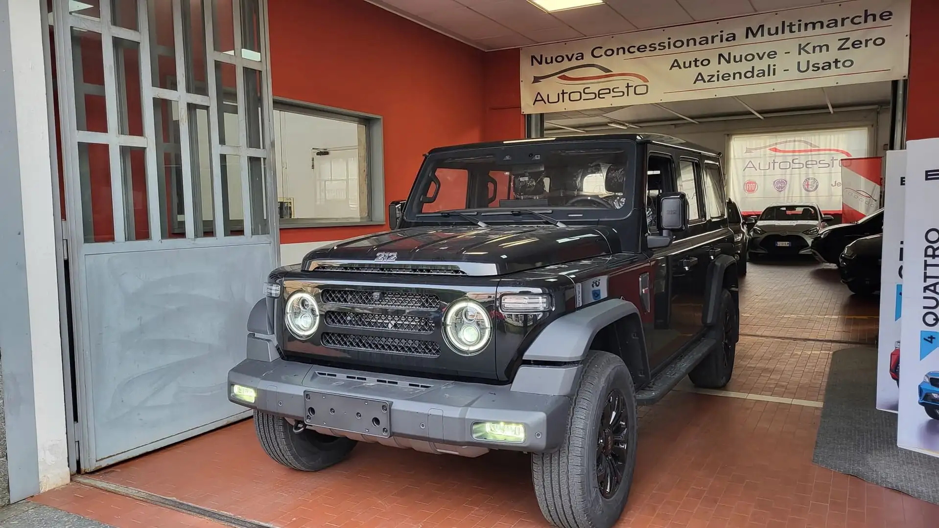 EMC Sonstige 212 2.0 TGDI 8AT 4WD Adventurer Schwarz - 1