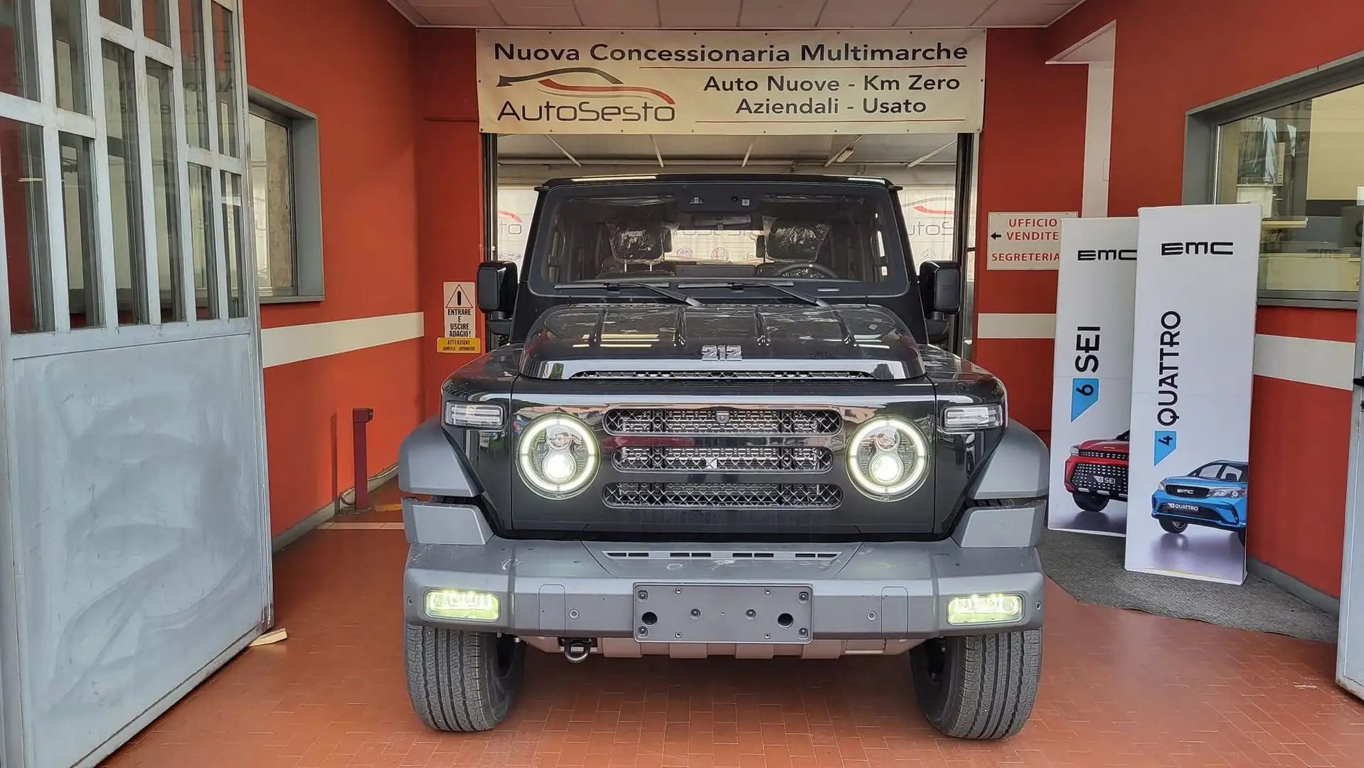 EMC Sonstige 212 2.0 TGDI 8AT 4WD Adventurer Schwarz - 2