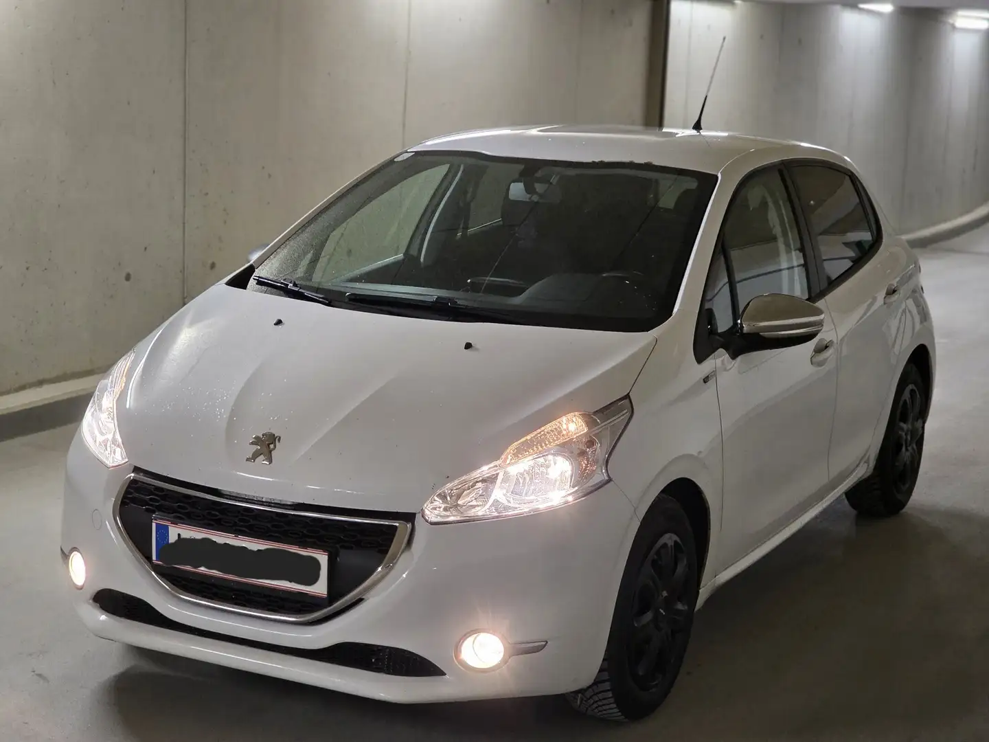 Peugeot 208 Style 1,2 VTi 82 Weiß - 1