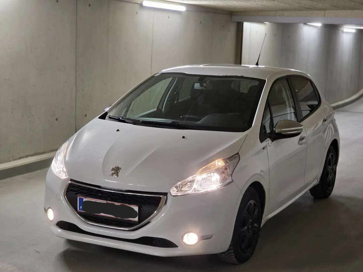 Peugeot 208 Style 1,2 VTi 82 Weiß - 2