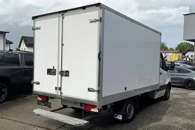 Mercedes-Benz Sprinter view 4