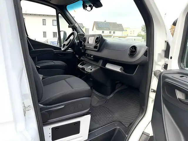 Mercedes-Benz Sprinter view 14