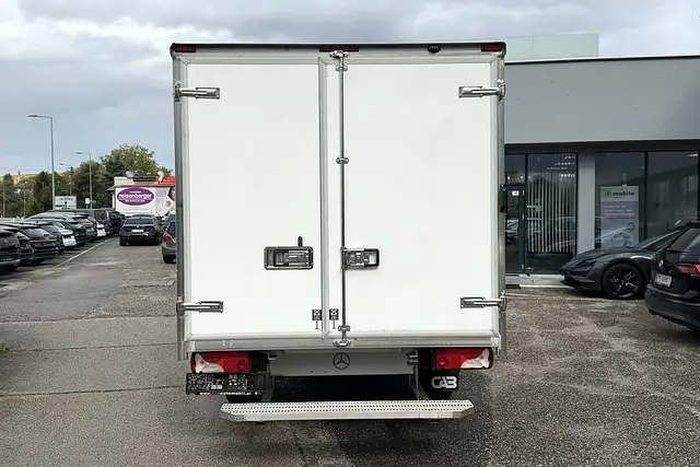 Mercedes-Benz Sprinter view 5