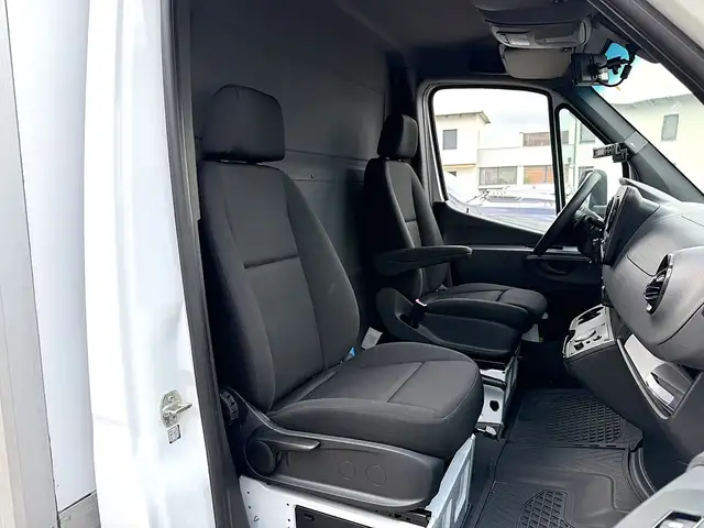 Mercedes-Benz Sprinter view 13