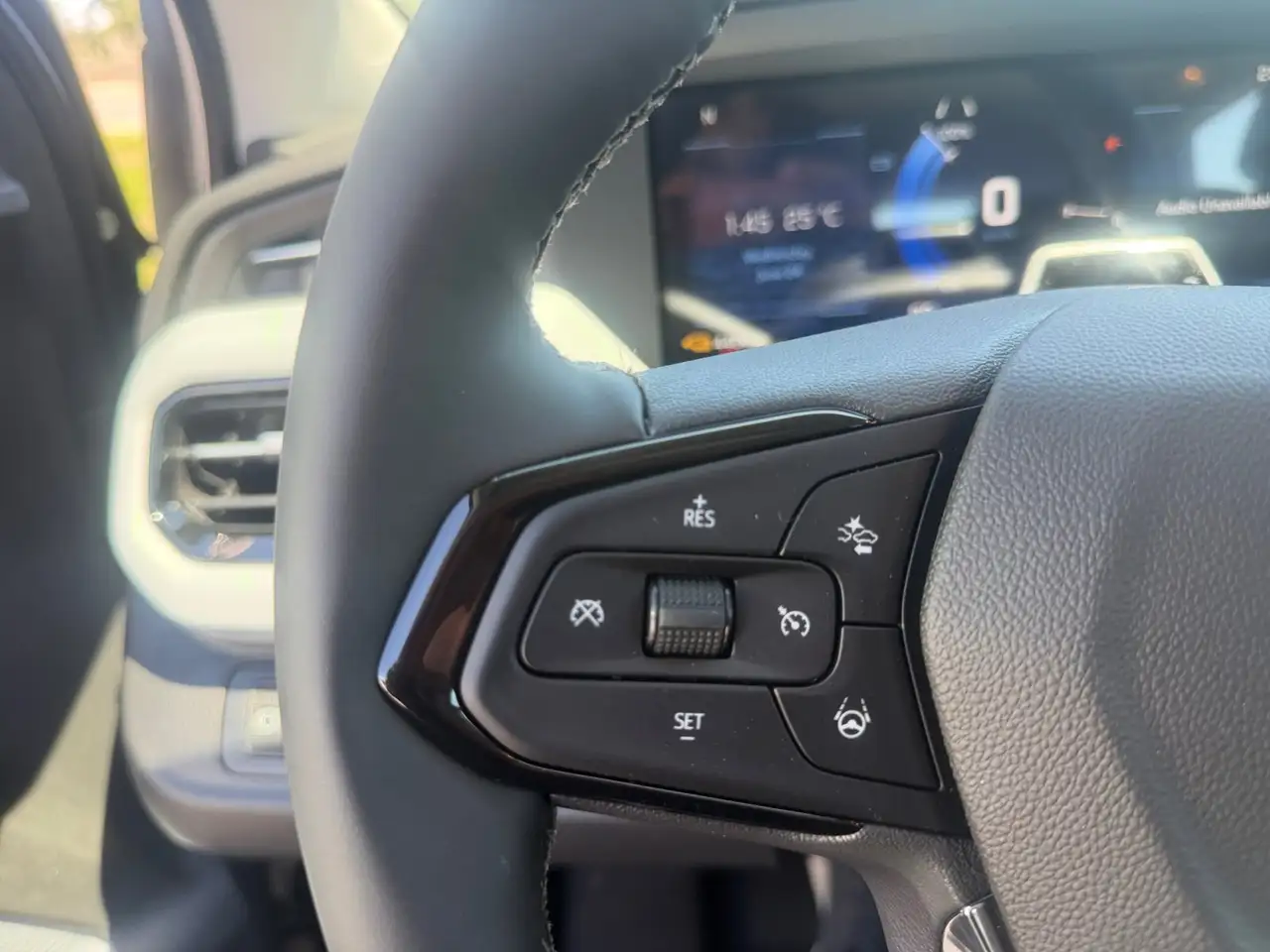 Chevrolet Bolt photo Chevrolet Bolt