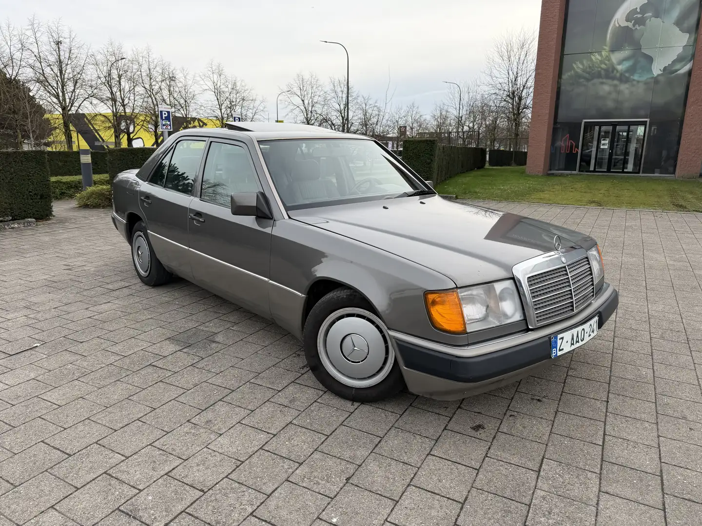 Mercedes-Benz 200 D W124 Grau - 2