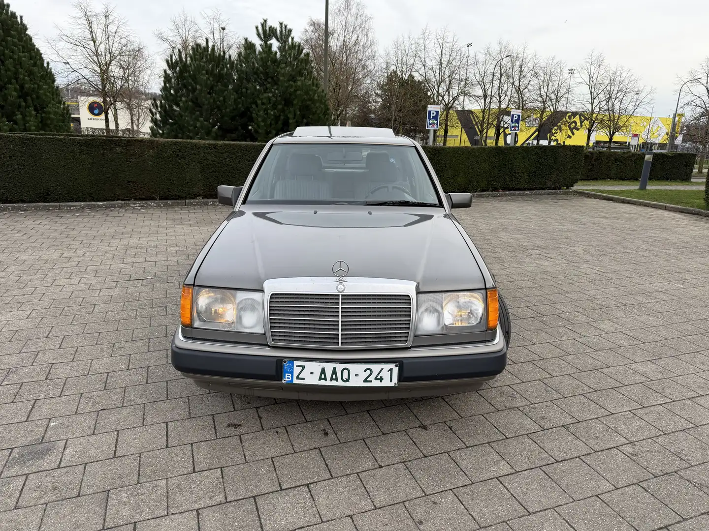 Mercedes-Benz 200 D W124 Grau - 1