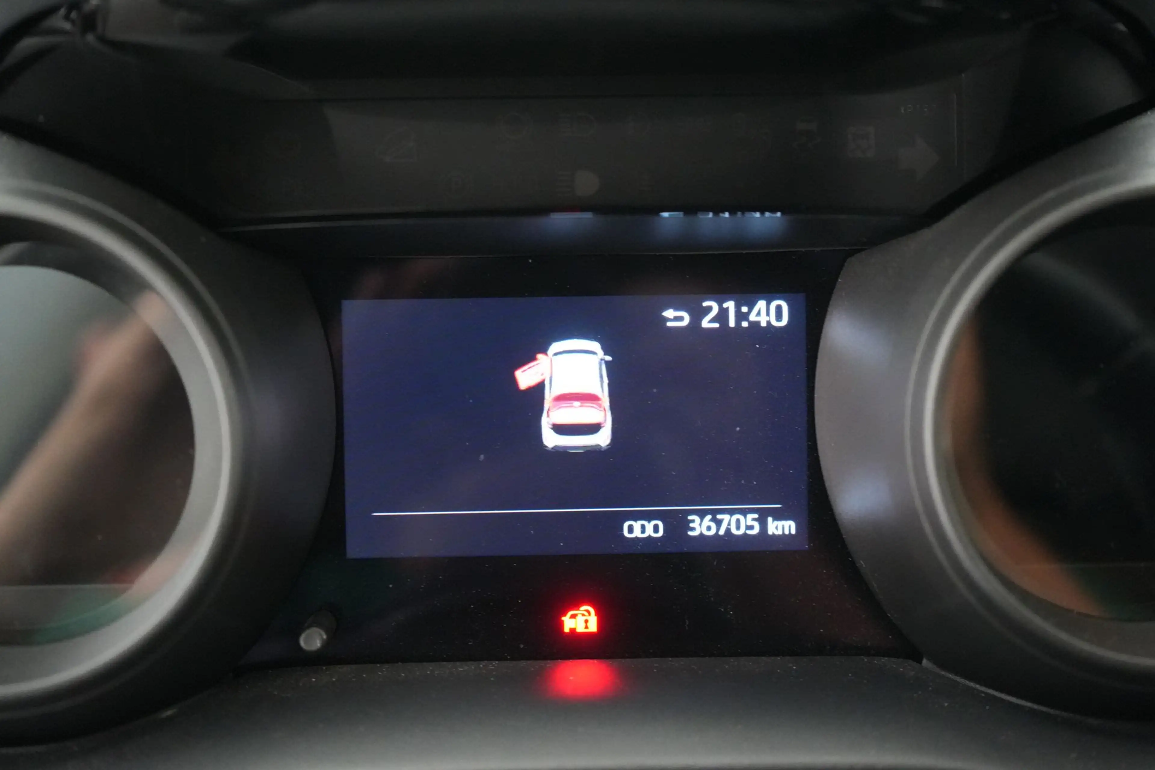 Toyota Yaris Cross 1.5 VVT-I HEV Dynamic E-CVT GPS CAM Carplay Trekha — photo 14