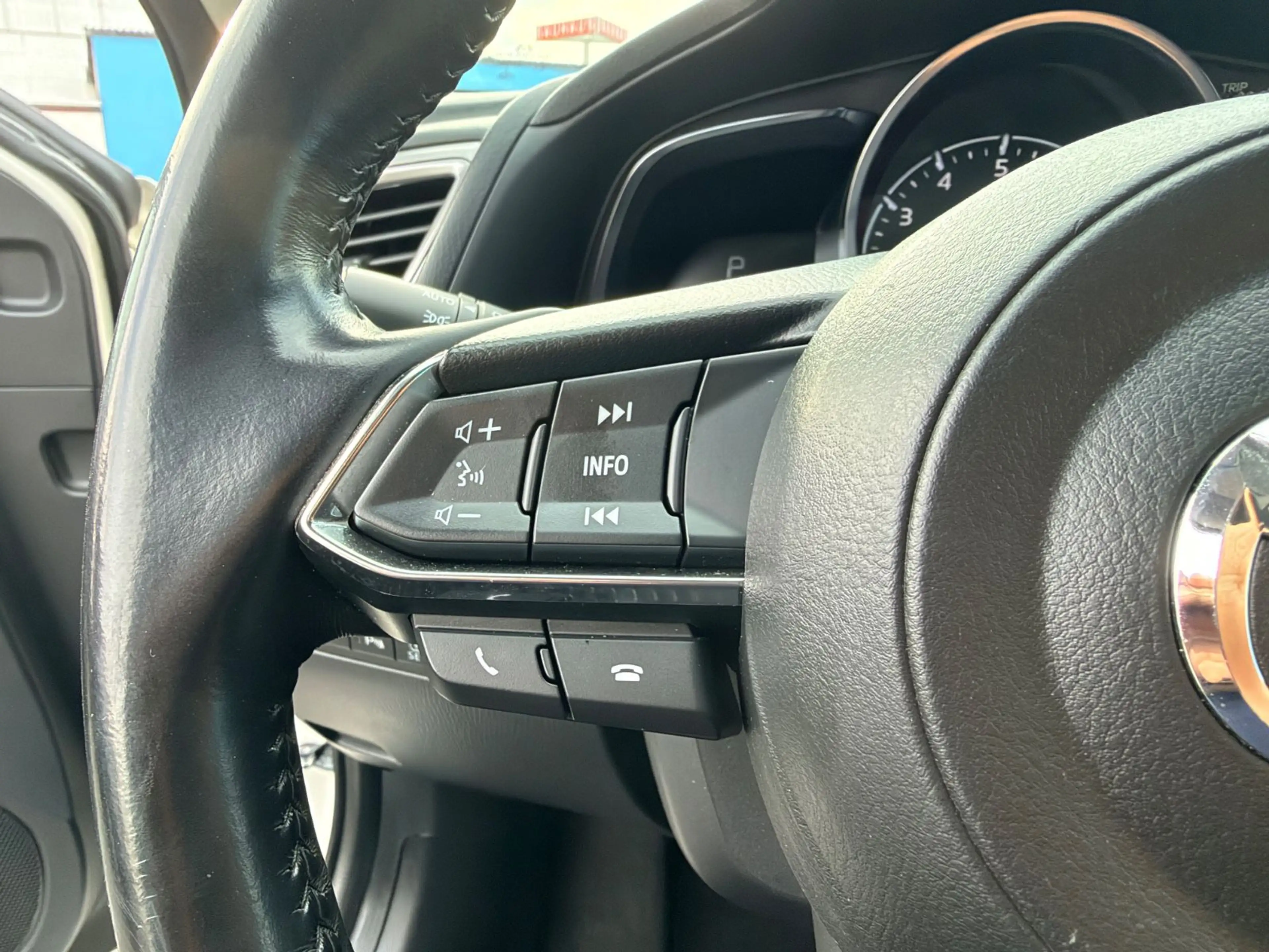 Mazda 3 2,0 SkyActiv Exclusive Line Automatik — photo 19