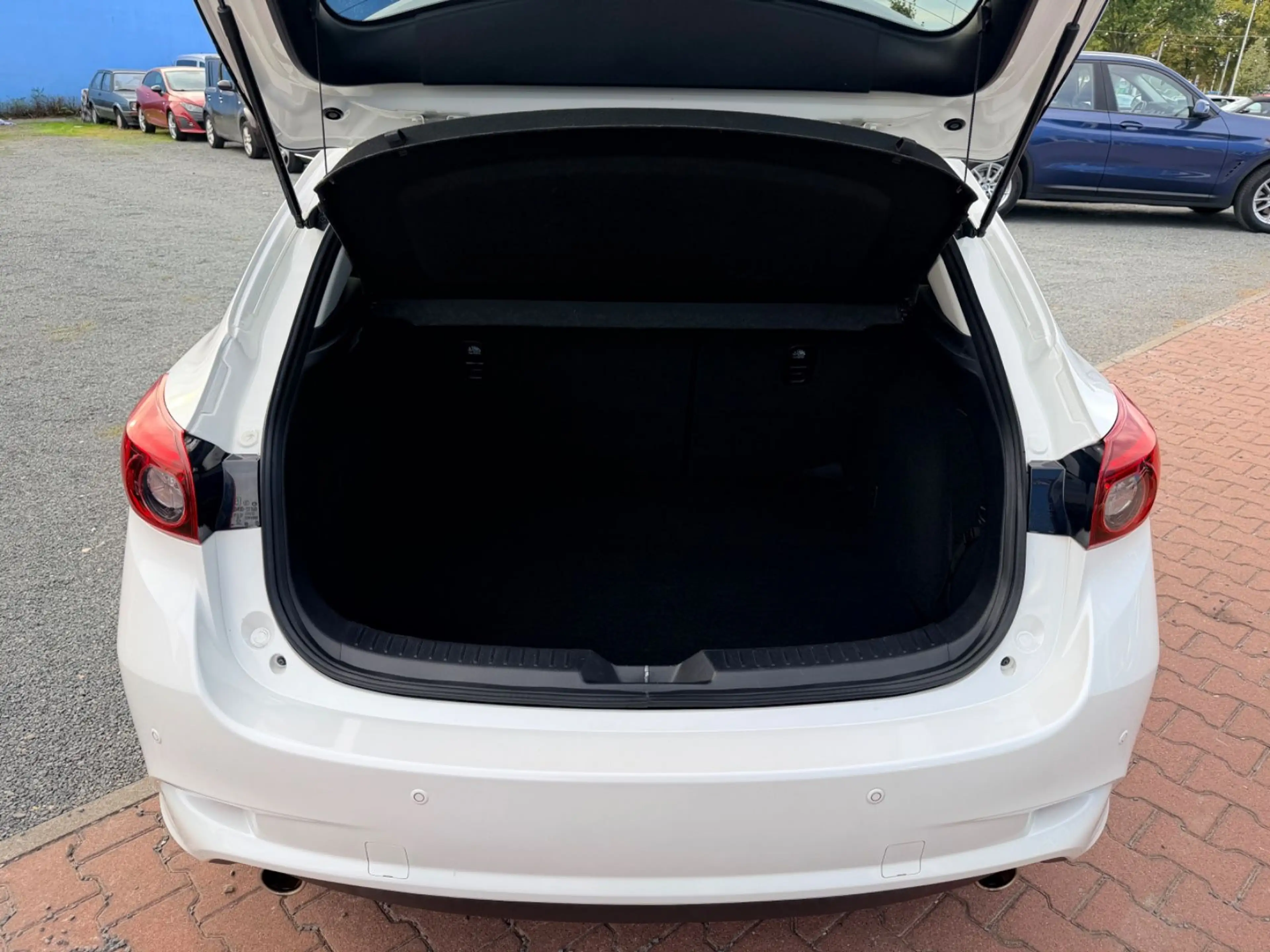 Mazda 3 2,0 SkyActiv Exclusive Line Automatik — photo 5